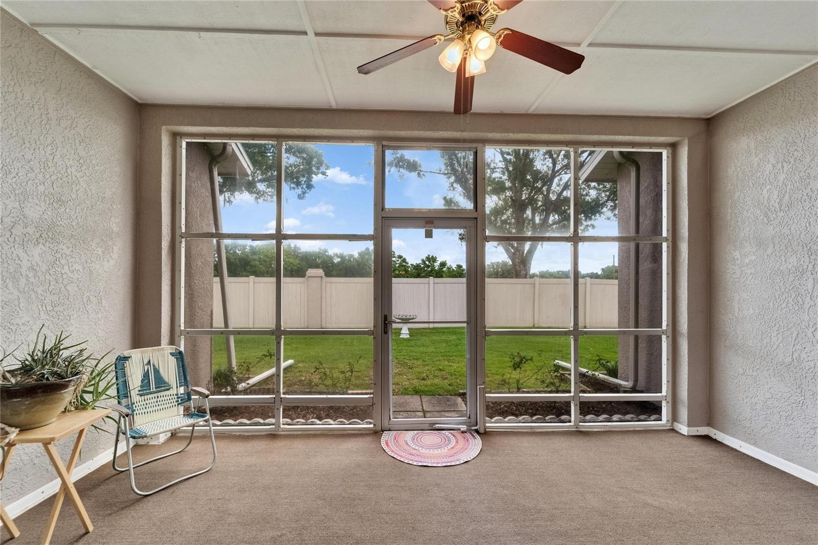 Listing photo id 18 for 607 Tuscanny Street