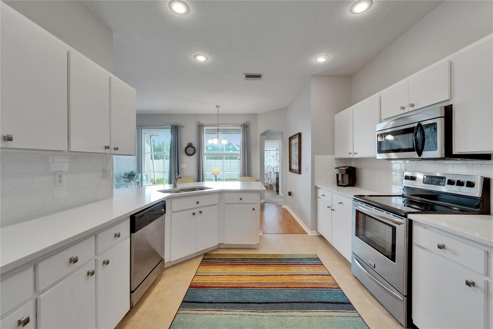 Listing photo id 22 for 607 Tuscanny Street
