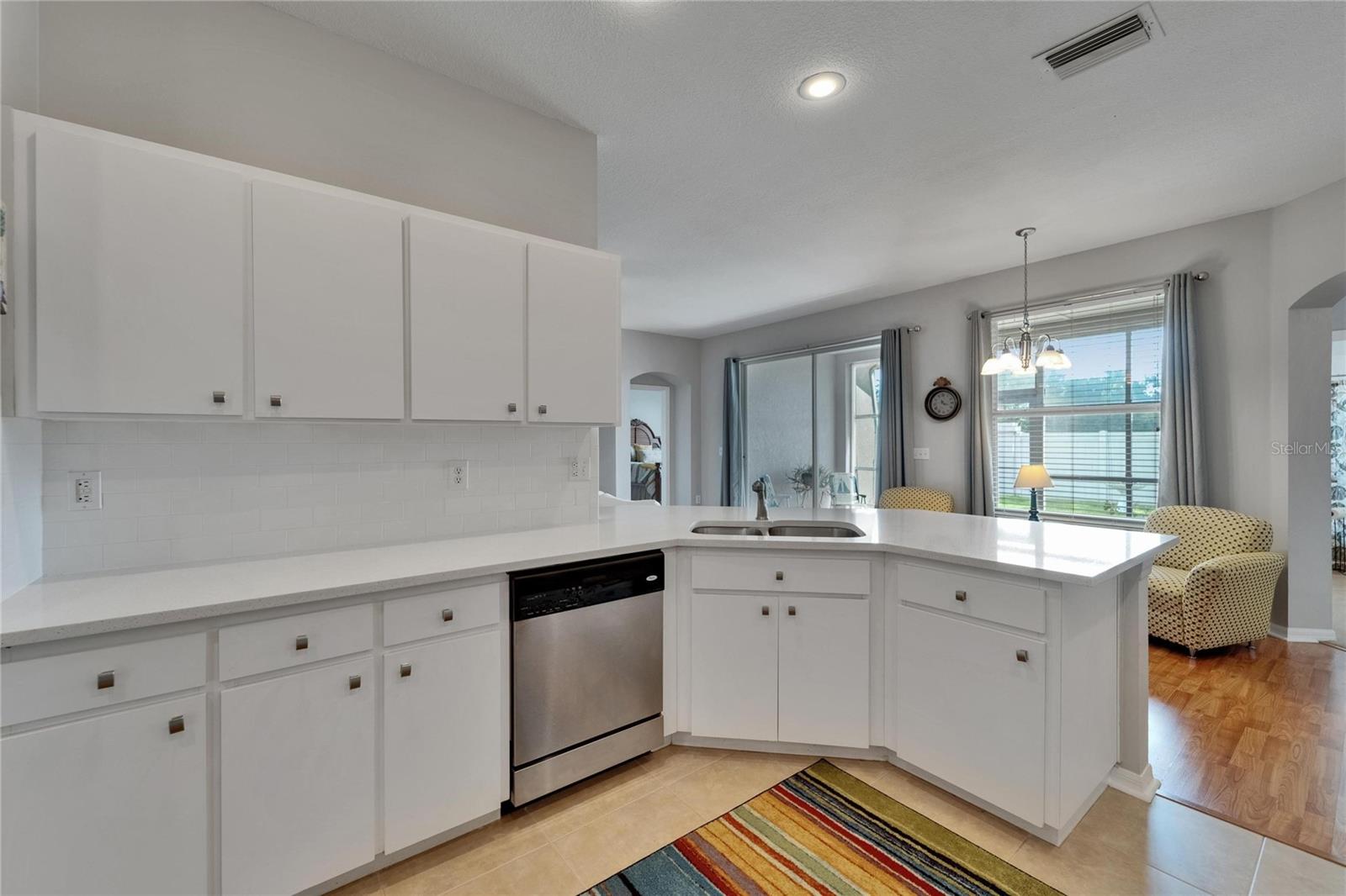 Listing photo id 23 for 607 Tuscanny Street