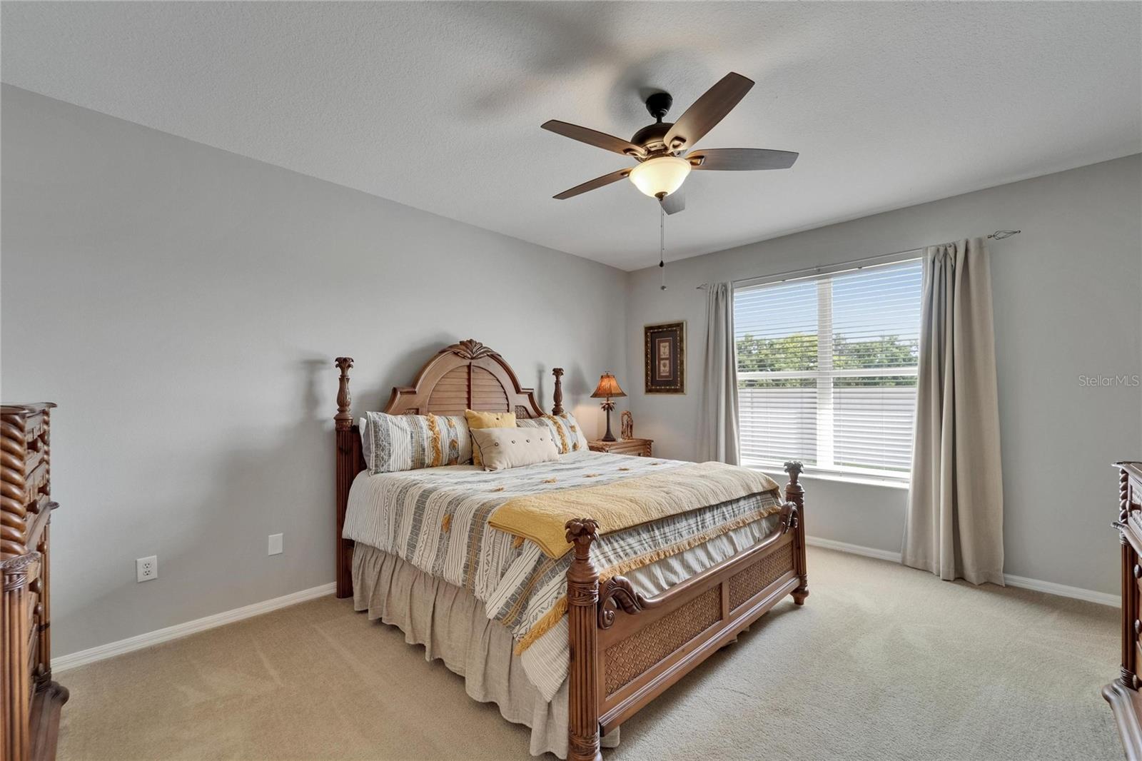 Listing photo id 25 for 607 Tuscanny Street