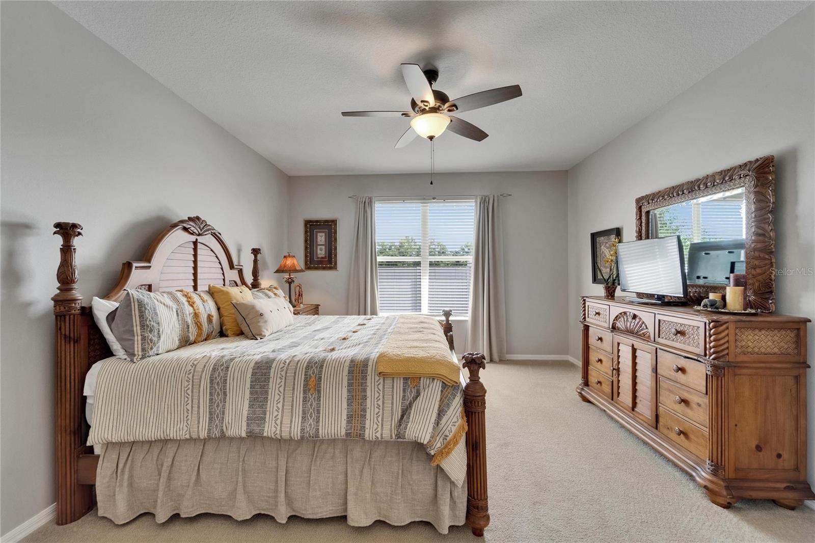 Listing photo id 26 for 607 Tuscanny Street