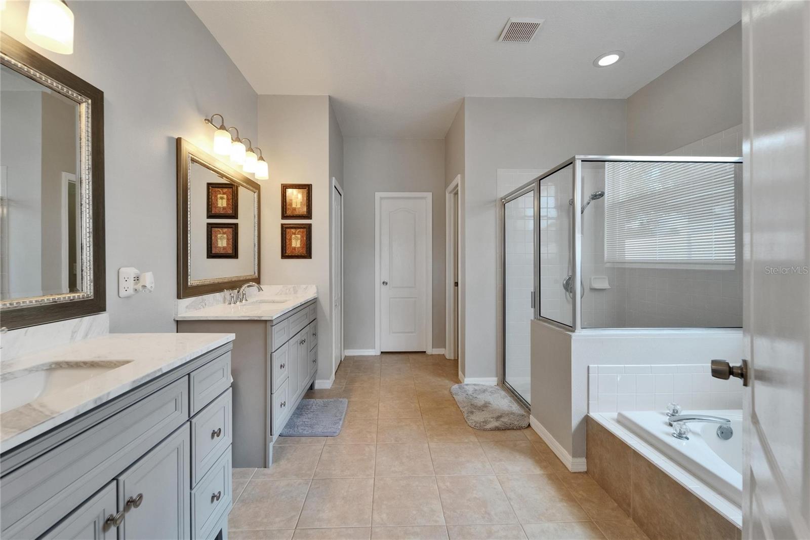 Listing photo id 28 for 607 Tuscanny Street