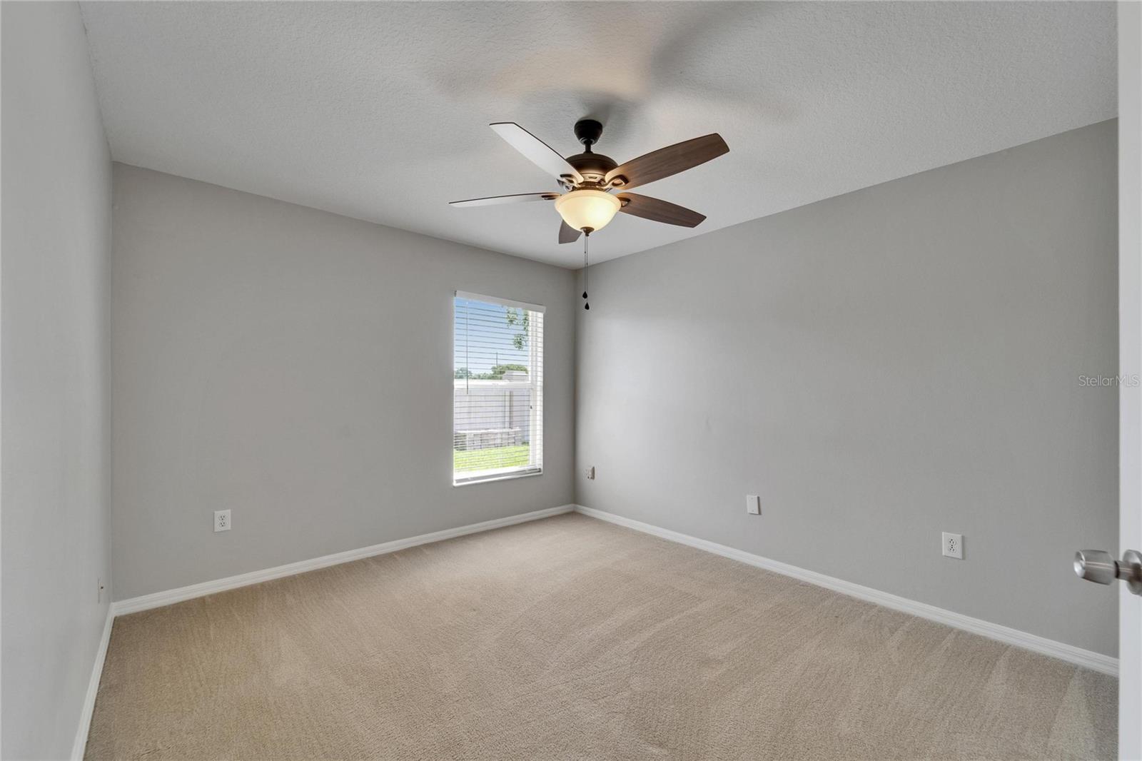Listing photo id 36 for 607 Tuscanny Street