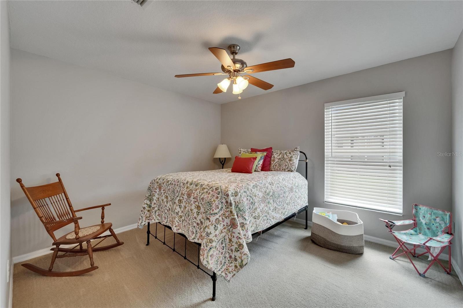 Listing photo id 40 for 607 Tuscanny Street