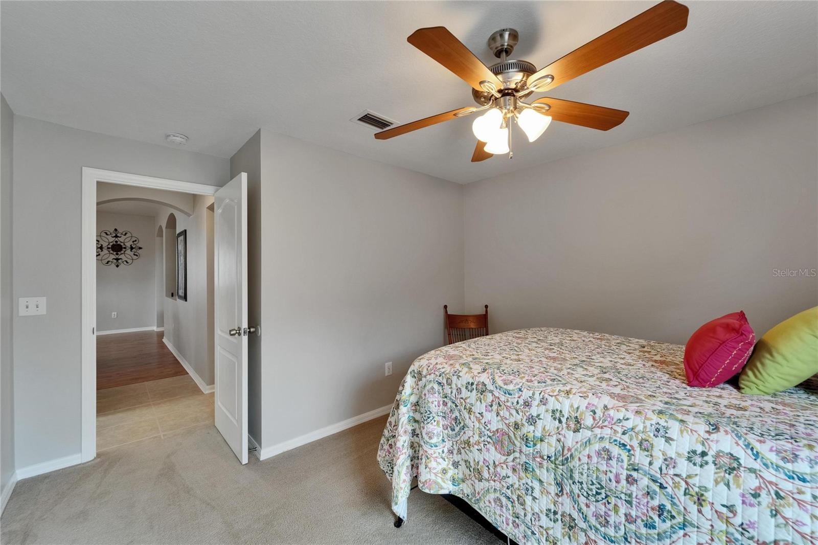 Listing photo id 41 for 607 Tuscanny Street