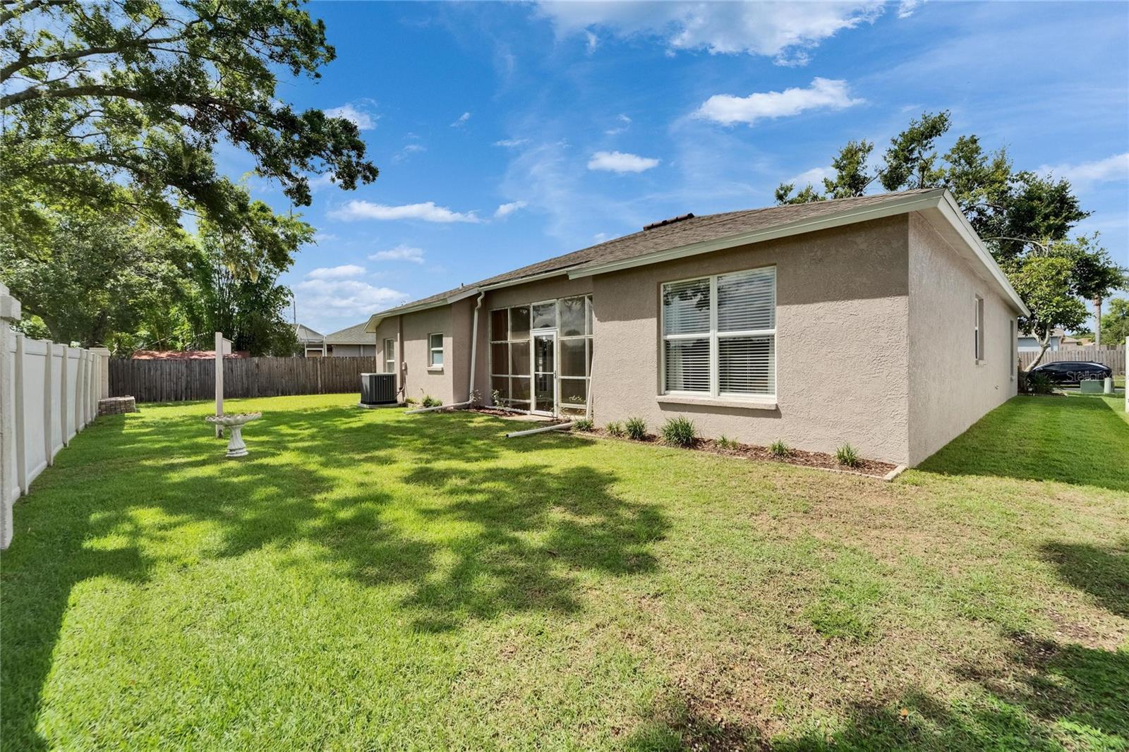 Listing photo id 3 for 607 Tuscanny Street