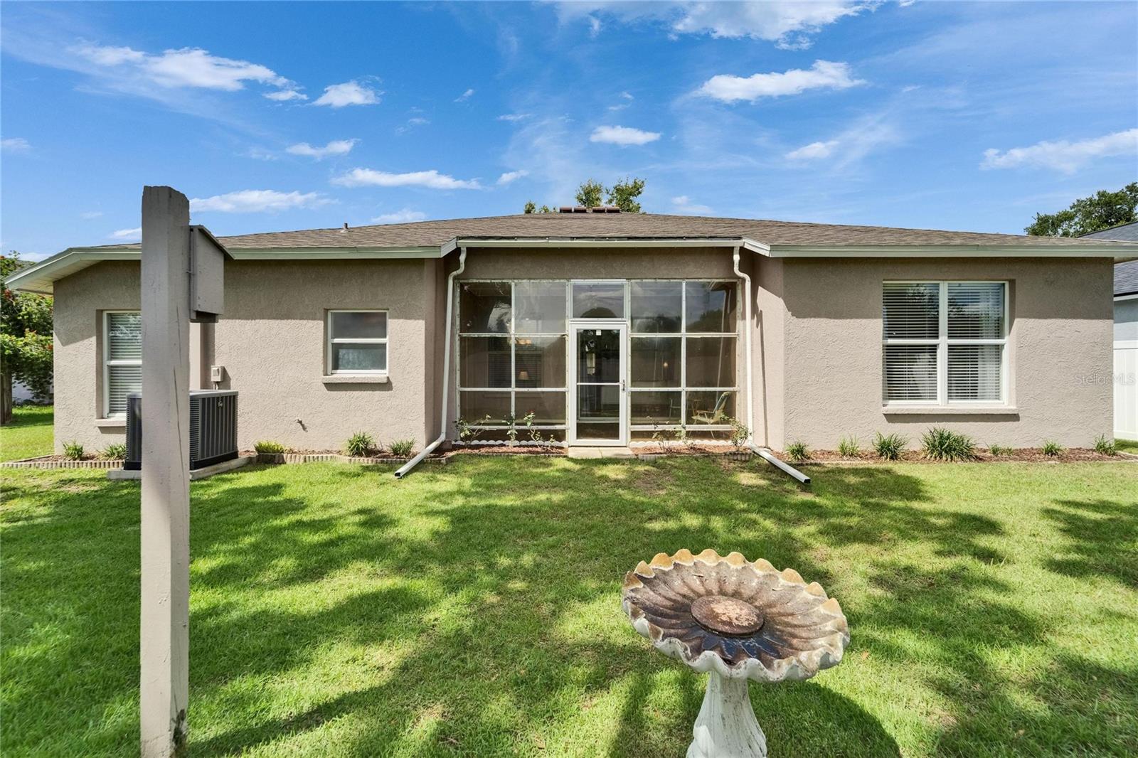 Listing photo id 49 for 607 Tuscanny Street