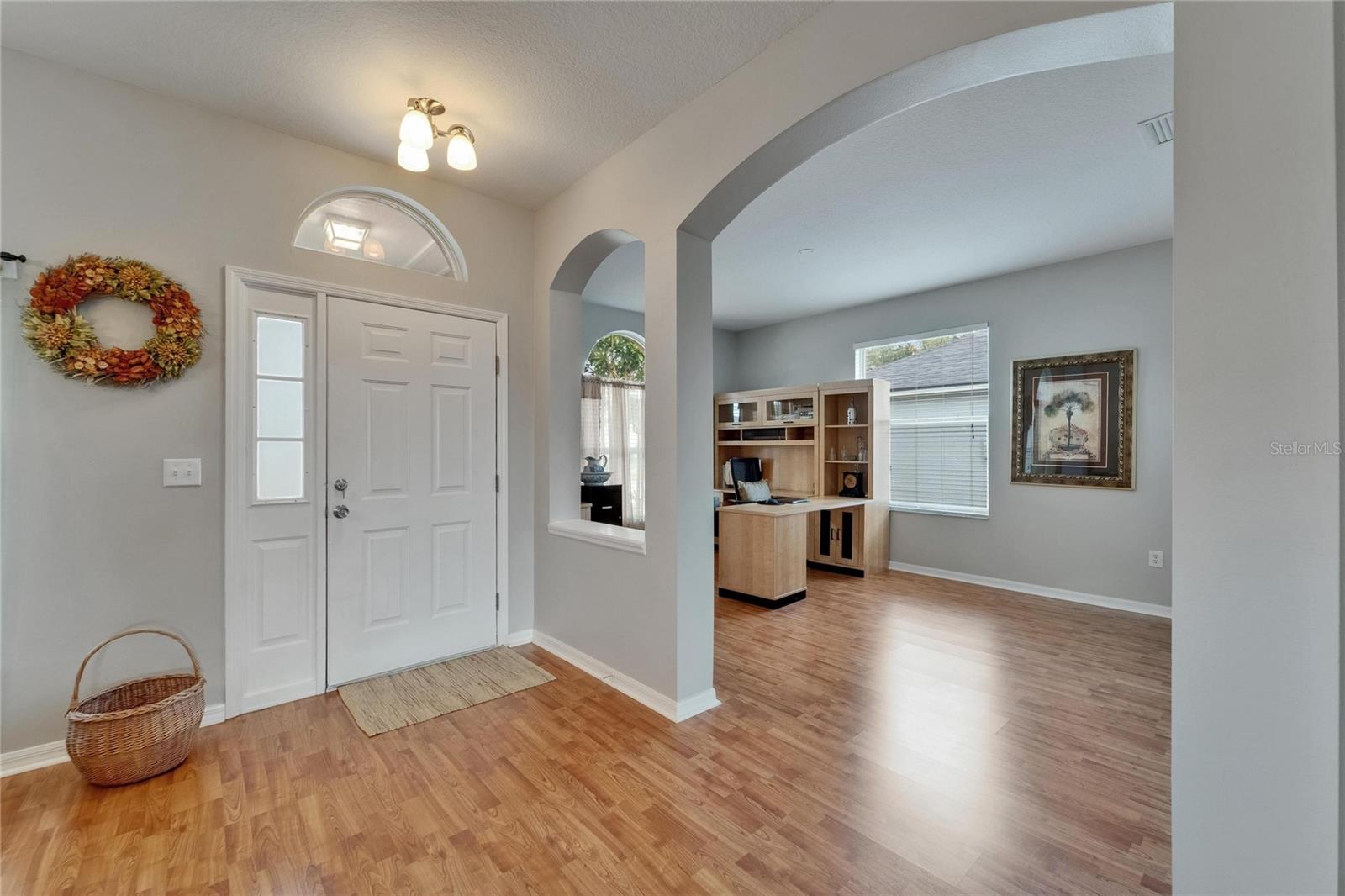 Listing photo id 5 for 607 Tuscanny Street