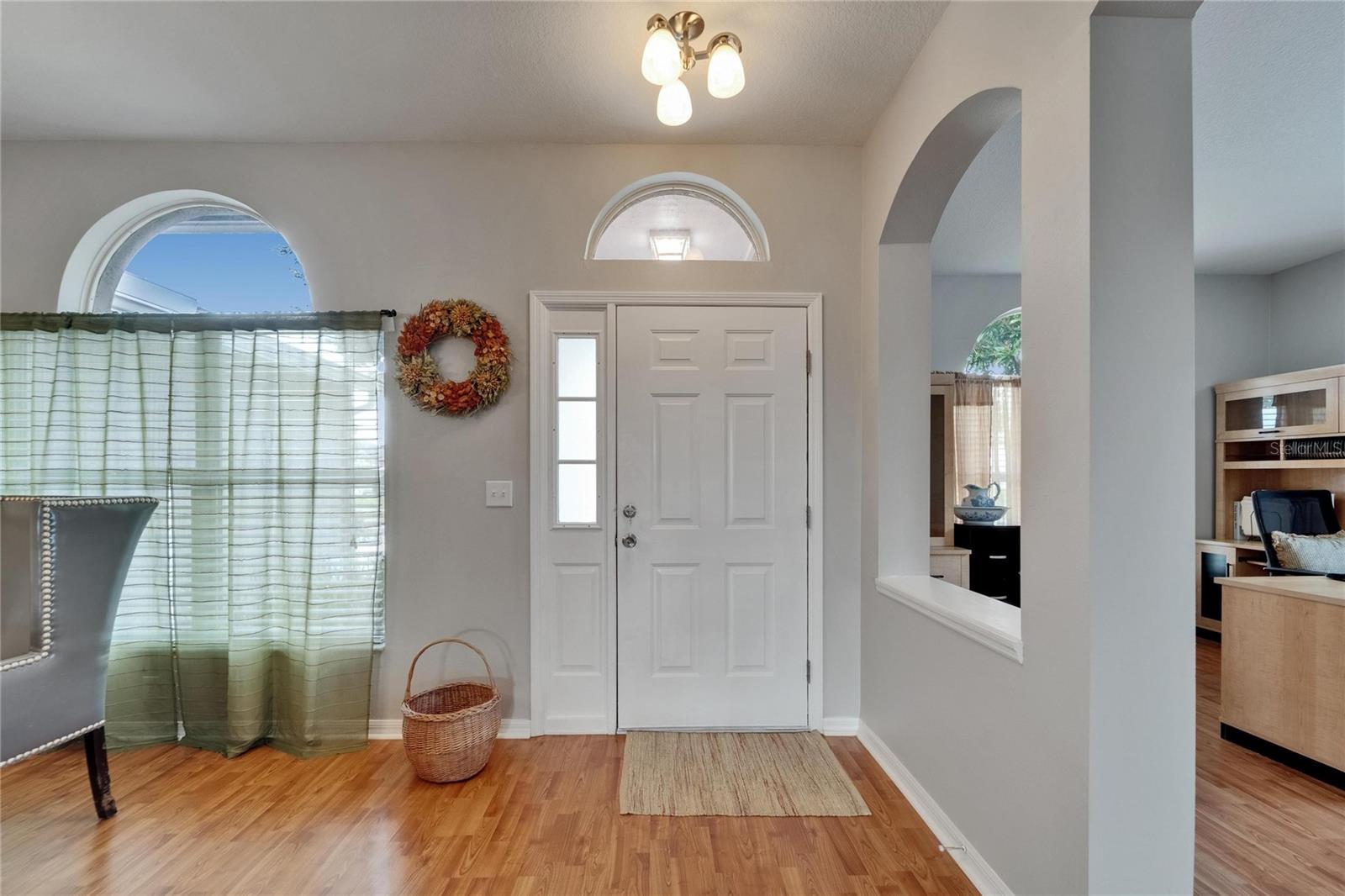 Listing photo id 6 for 607 Tuscanny Street