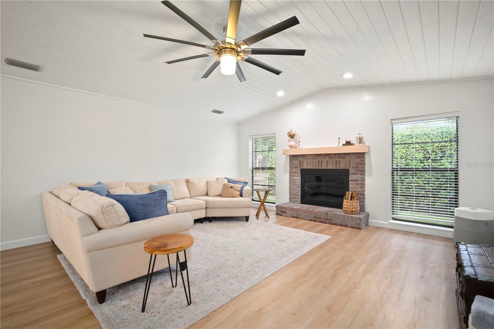 Image 10 of 39 For 22238 River Rock Drive