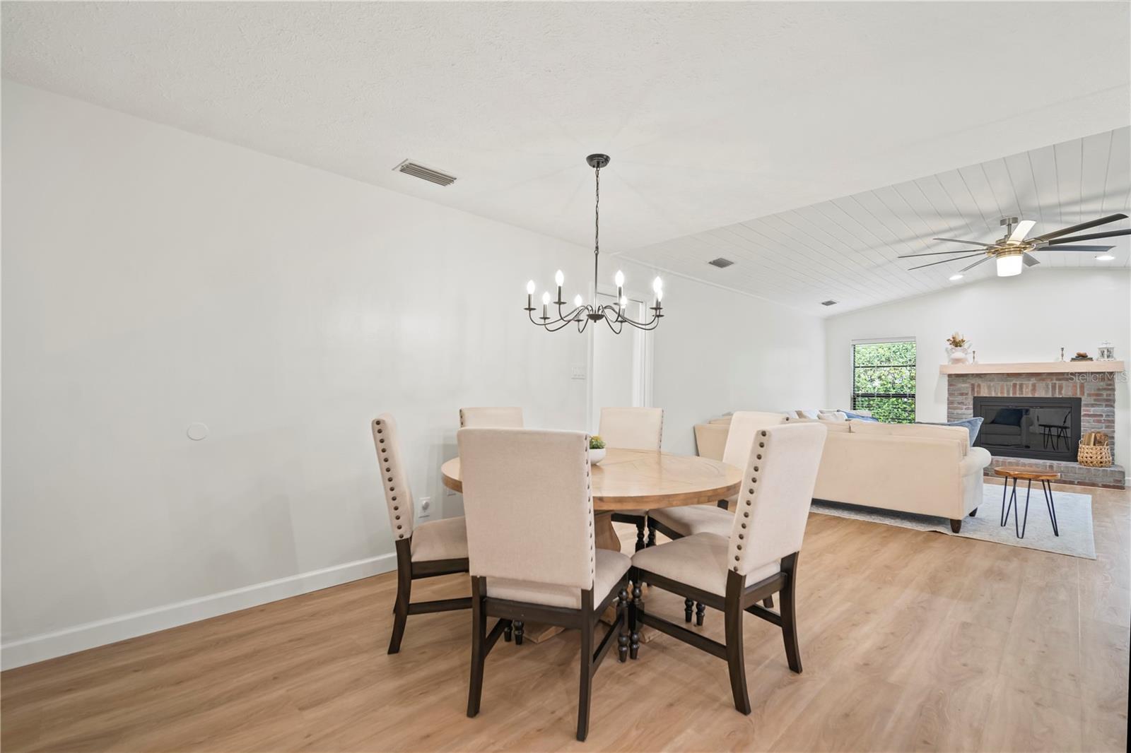 Image 7 of 39 For 22238 River Rock Drive