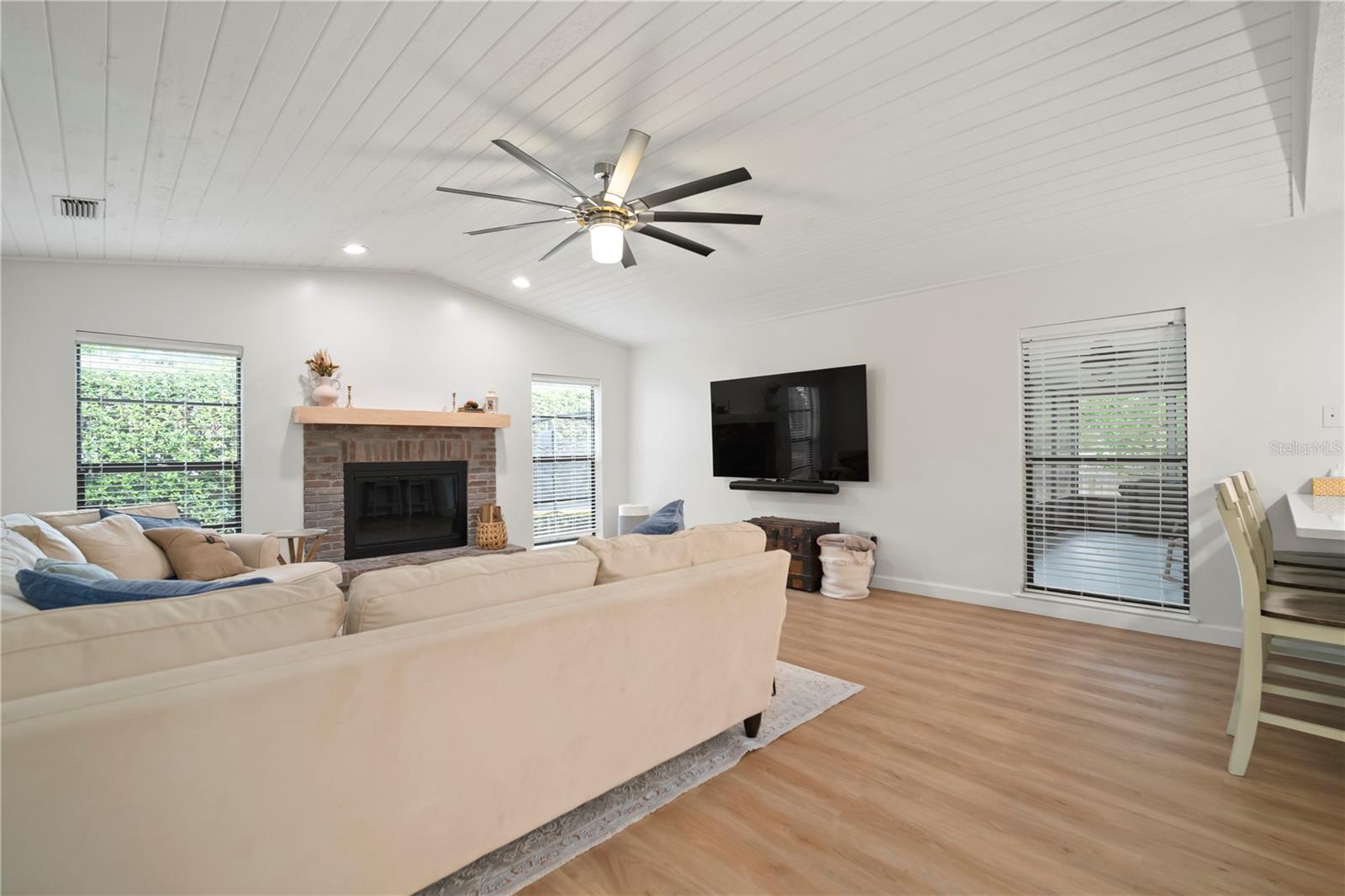 Image 9 of 39 For 22238 River Rock Drive