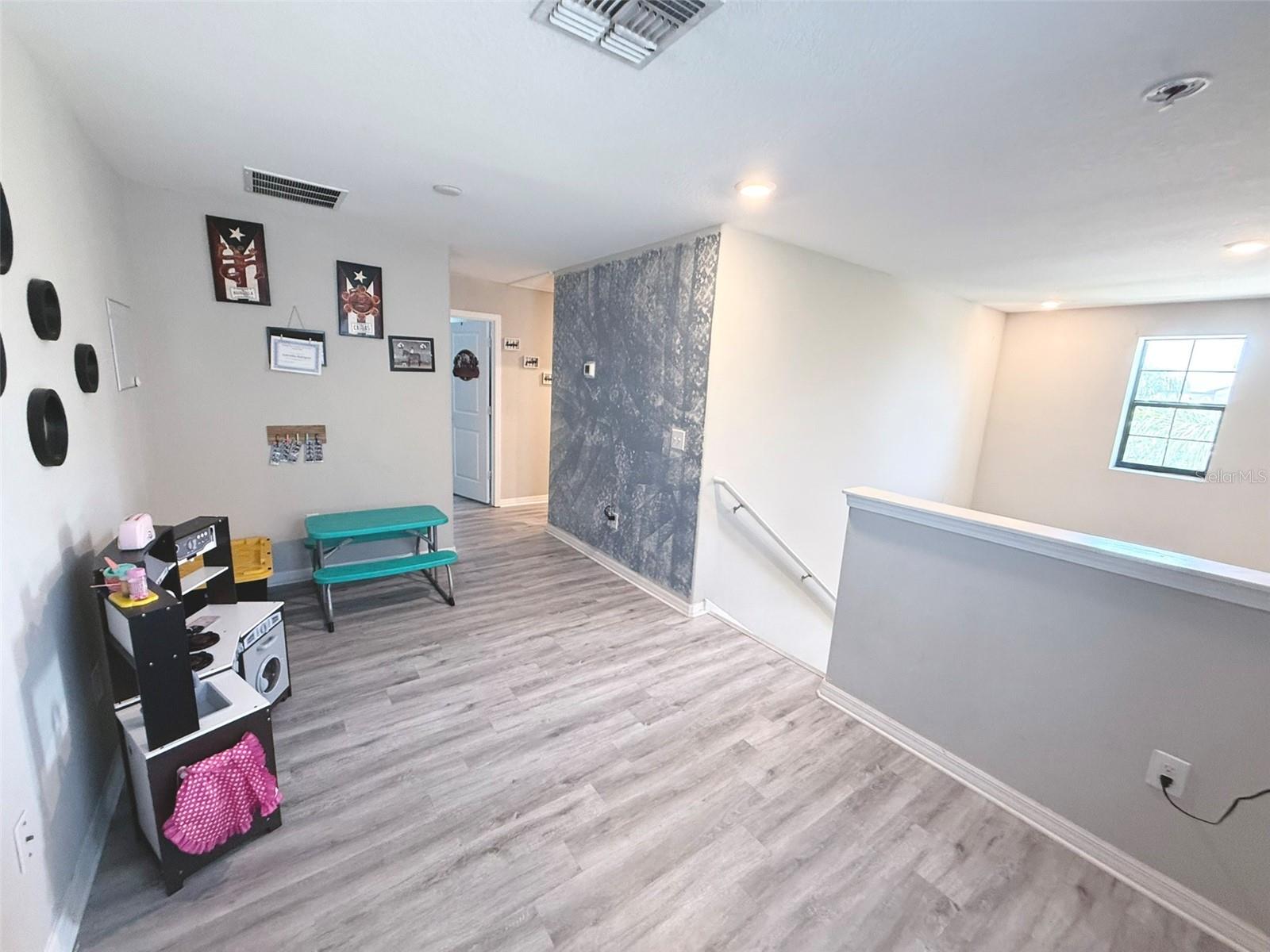 Listing photo id 10 for 10221 Carloway Hills Drive