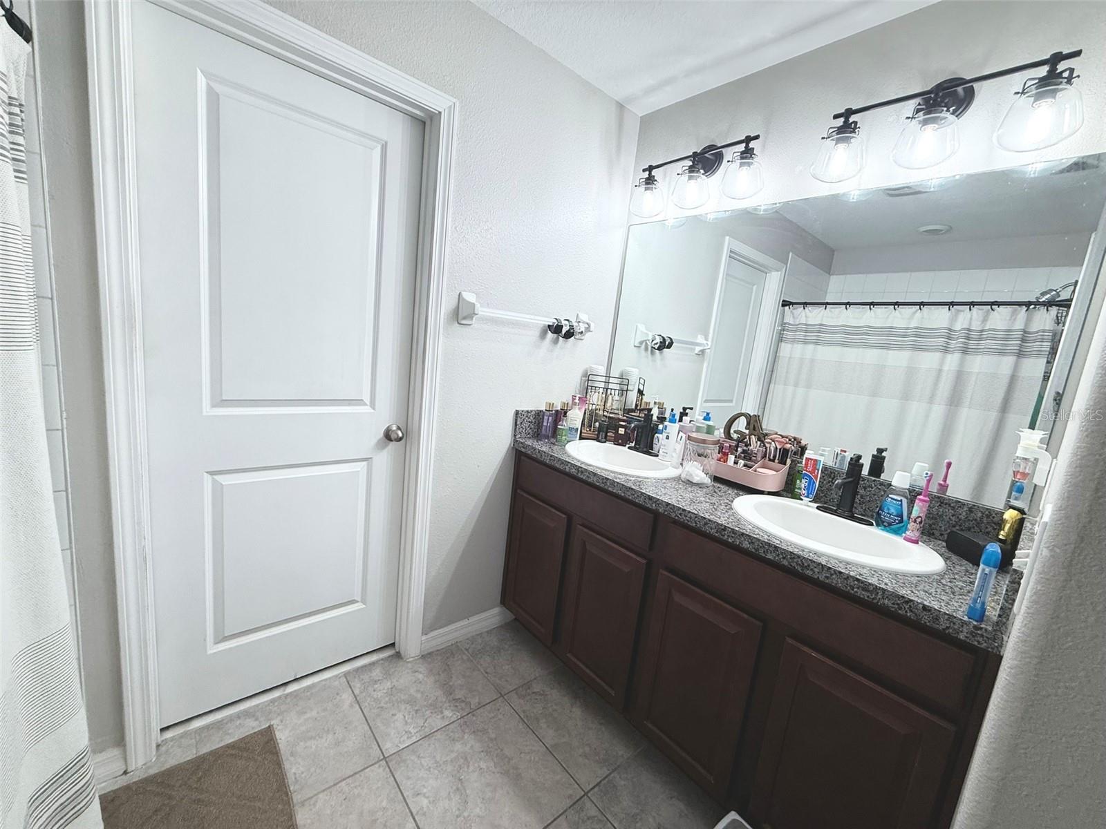 Listing photo id 11 for 10221 Carloway Hills Drive