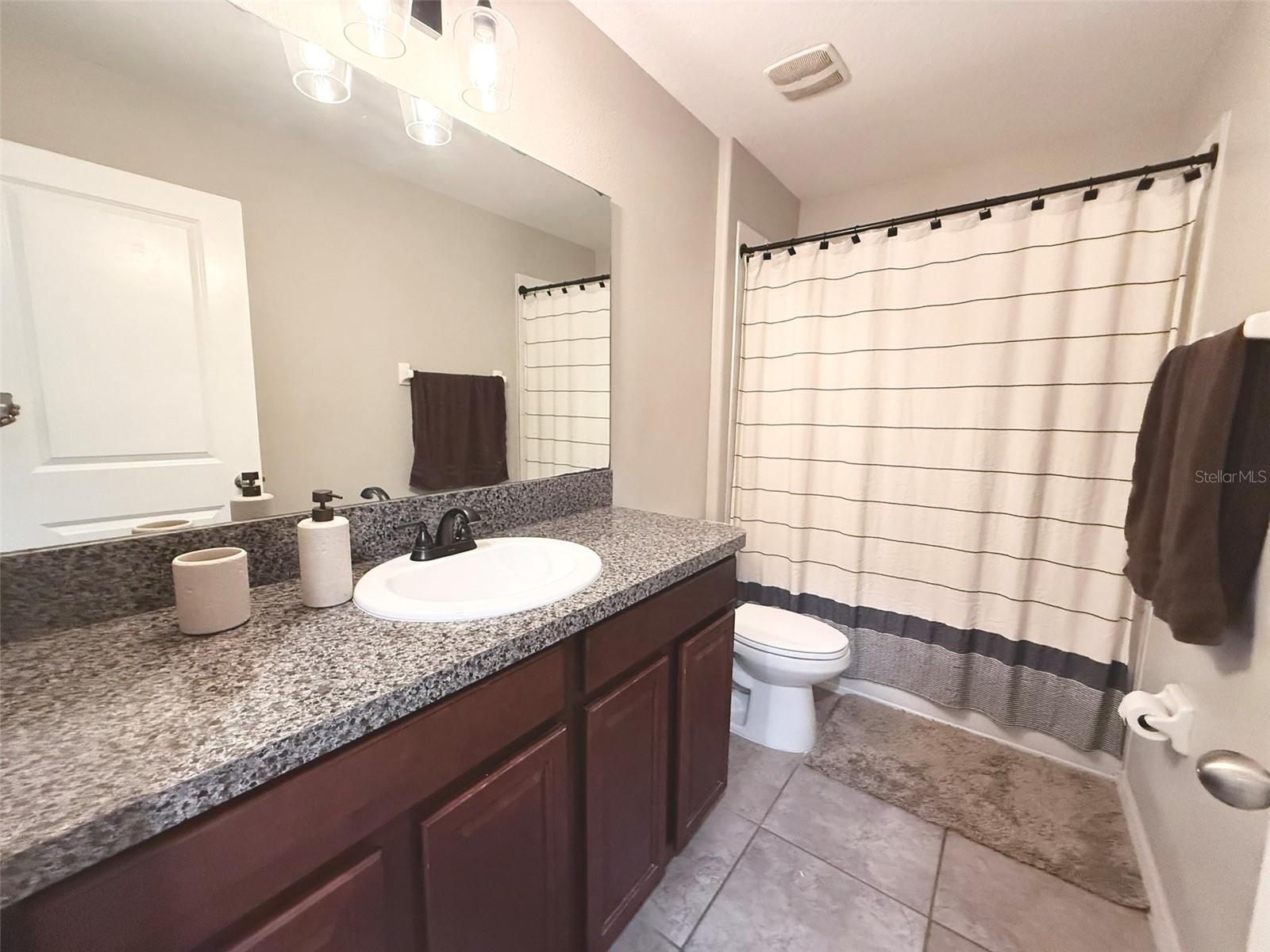 Listing photo id 13 for 10221 Carloway Hills Drive
