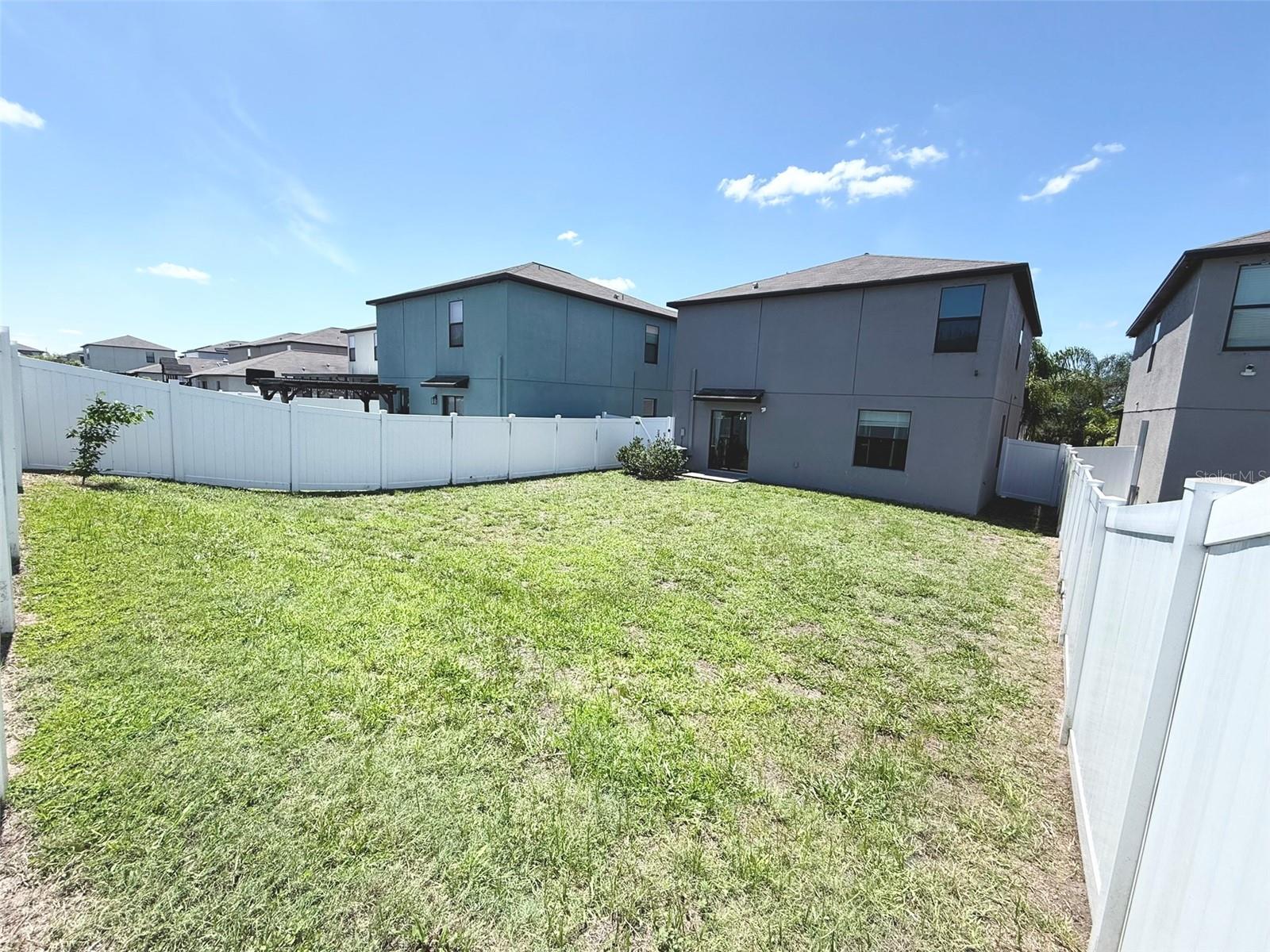 Listing photo id 1 for 10221 Carloway Hills Drive
