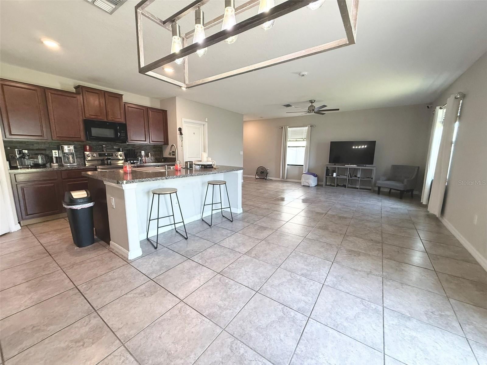 Listing photo id 2 for 10221 Carloway Hills Drive