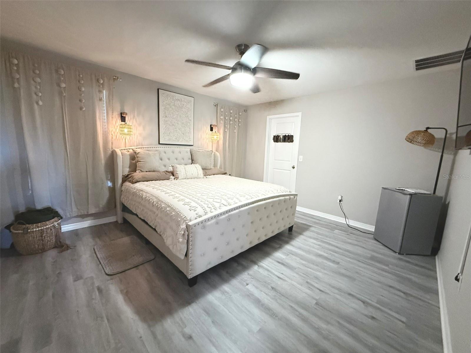 Listing photo id 6 for 10221 Carloway Hills Drive