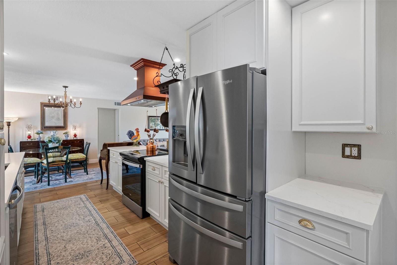 Listing photo id 14 for 621 77th Avenue