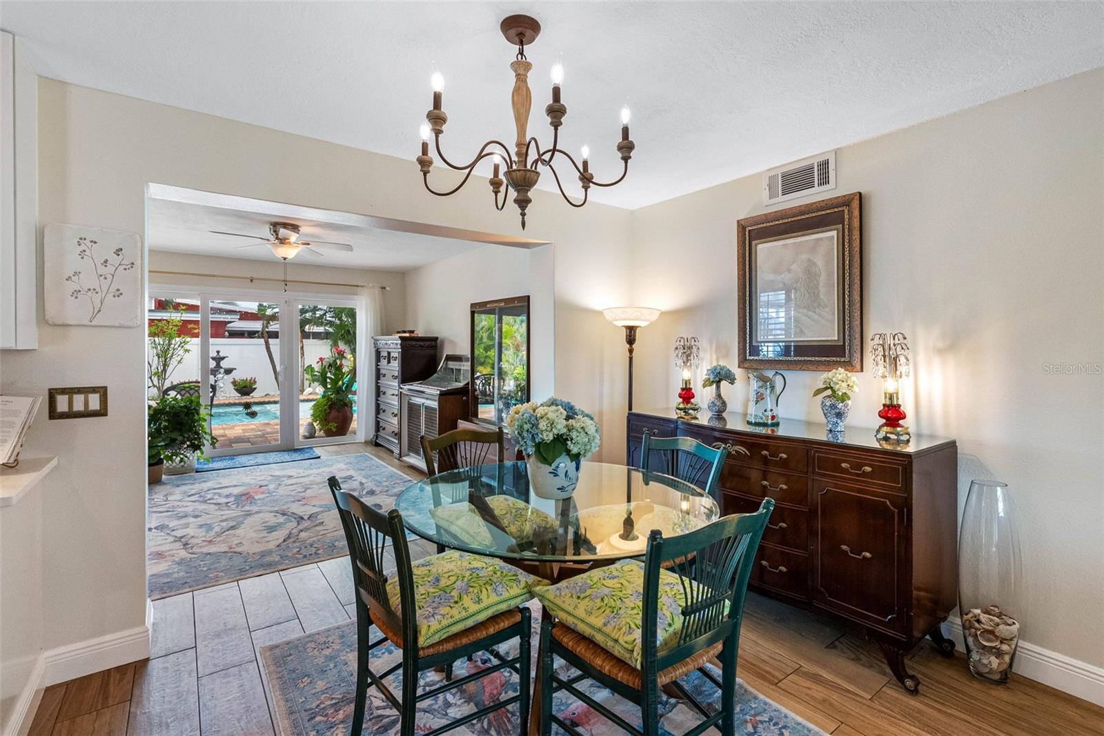Listing photo id 19 for 621 77th Avenue