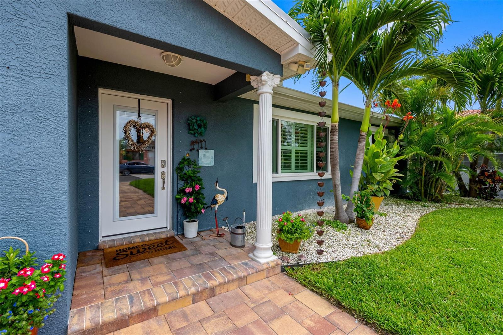 Listing photo id 1 for 621 77th Avenue