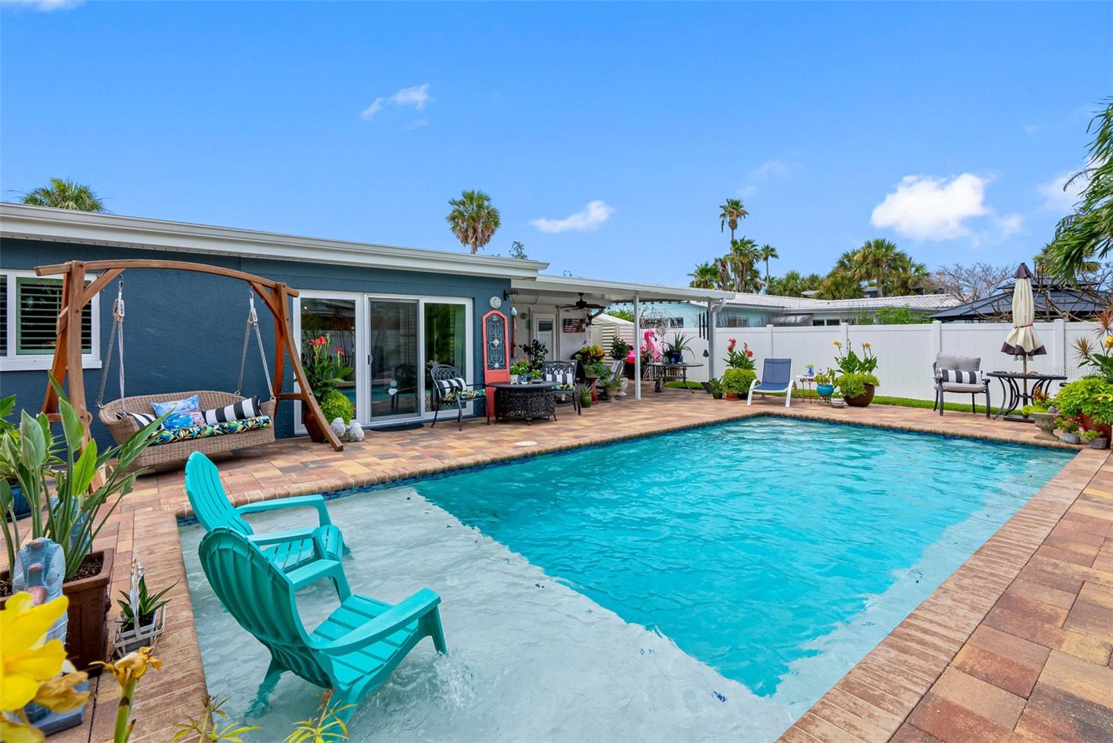 Listing photo id 37 for 621 77th Avenue