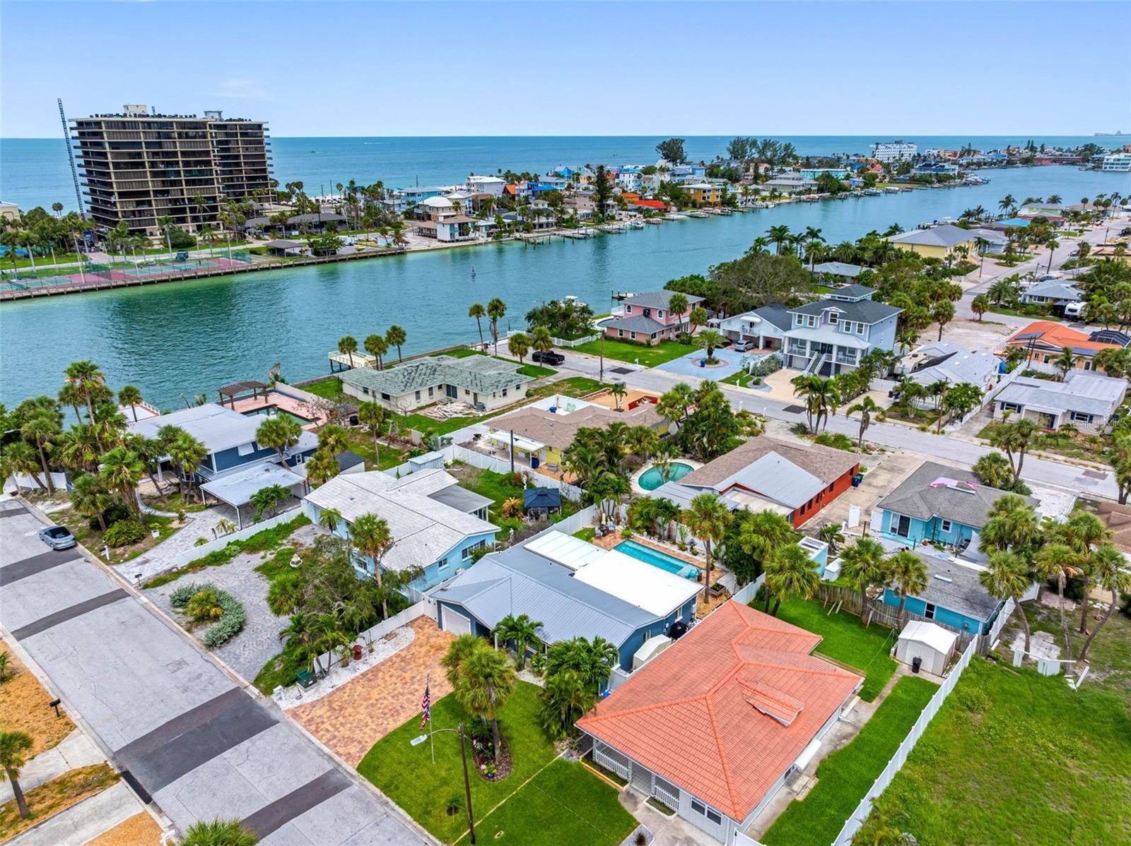 Listing photo id 54 for 621 77th Avenue