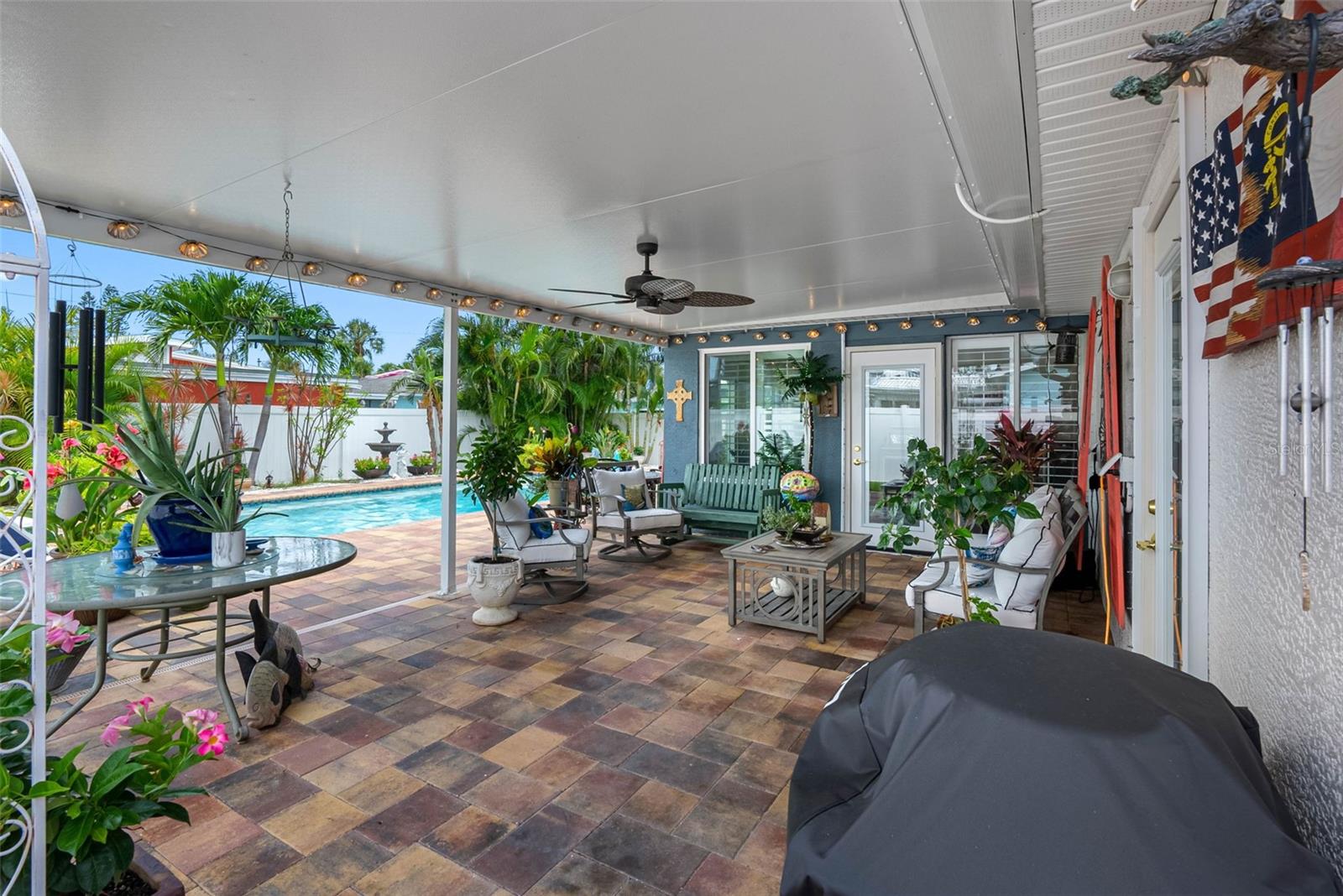 Listing photo id 6 for 621 77th Avenue