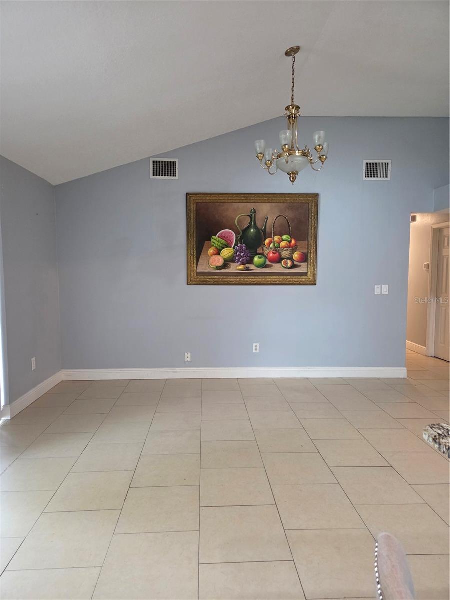 Image 10 of 29 For 8718 Lindenhurst Place