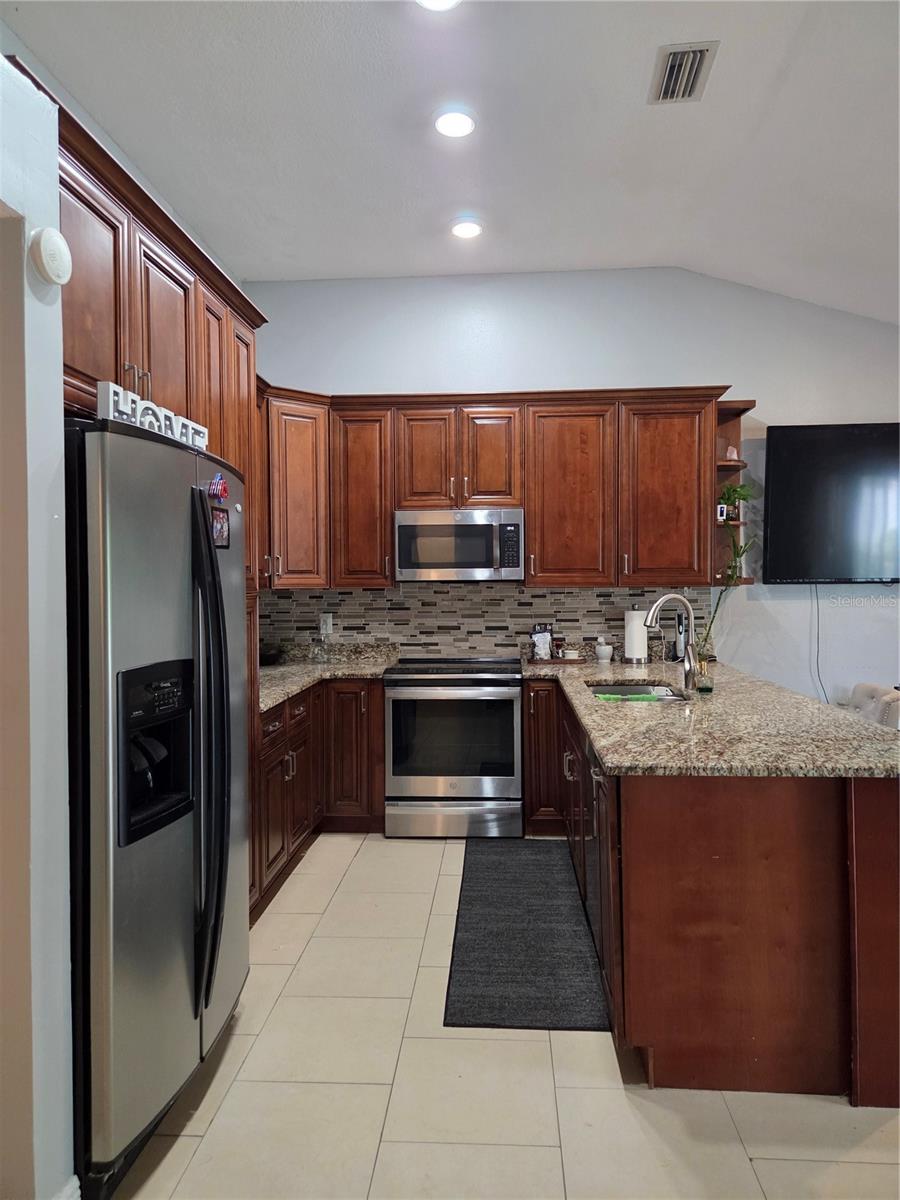 Image 6 of 29 For 8718 Lindenhurst Place