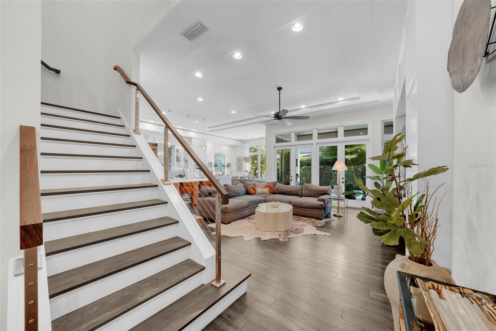 Listing photo id 9 for 4525 Swann Avenue