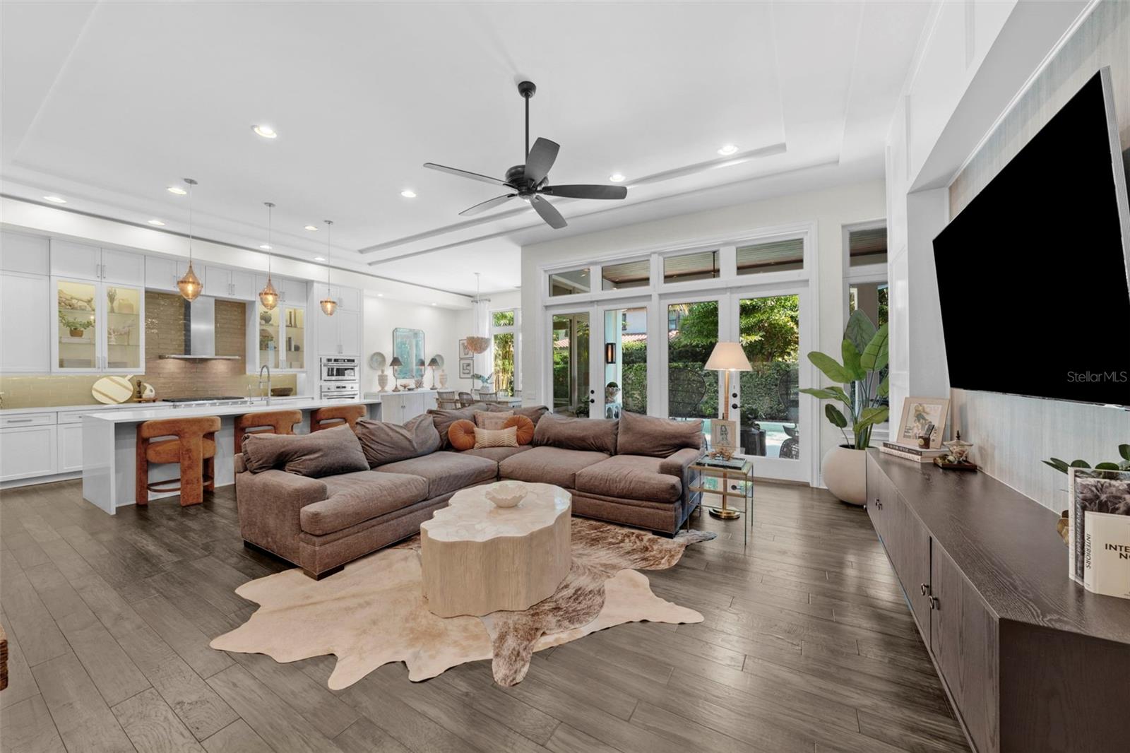 Listing photo id 10 for 4525 Swann Avenue