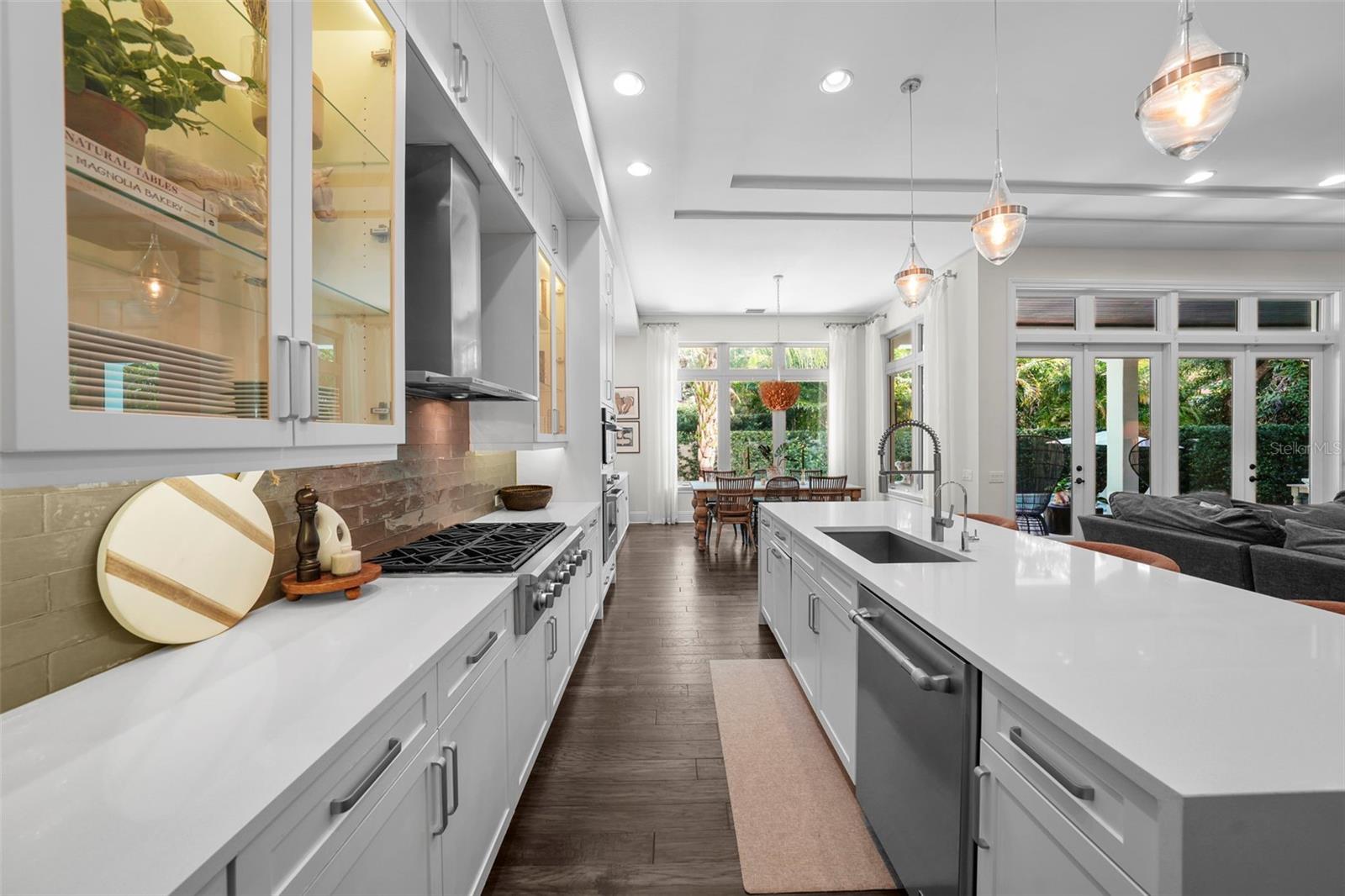 Listing photo id 20 for 4525 Swann Avenue