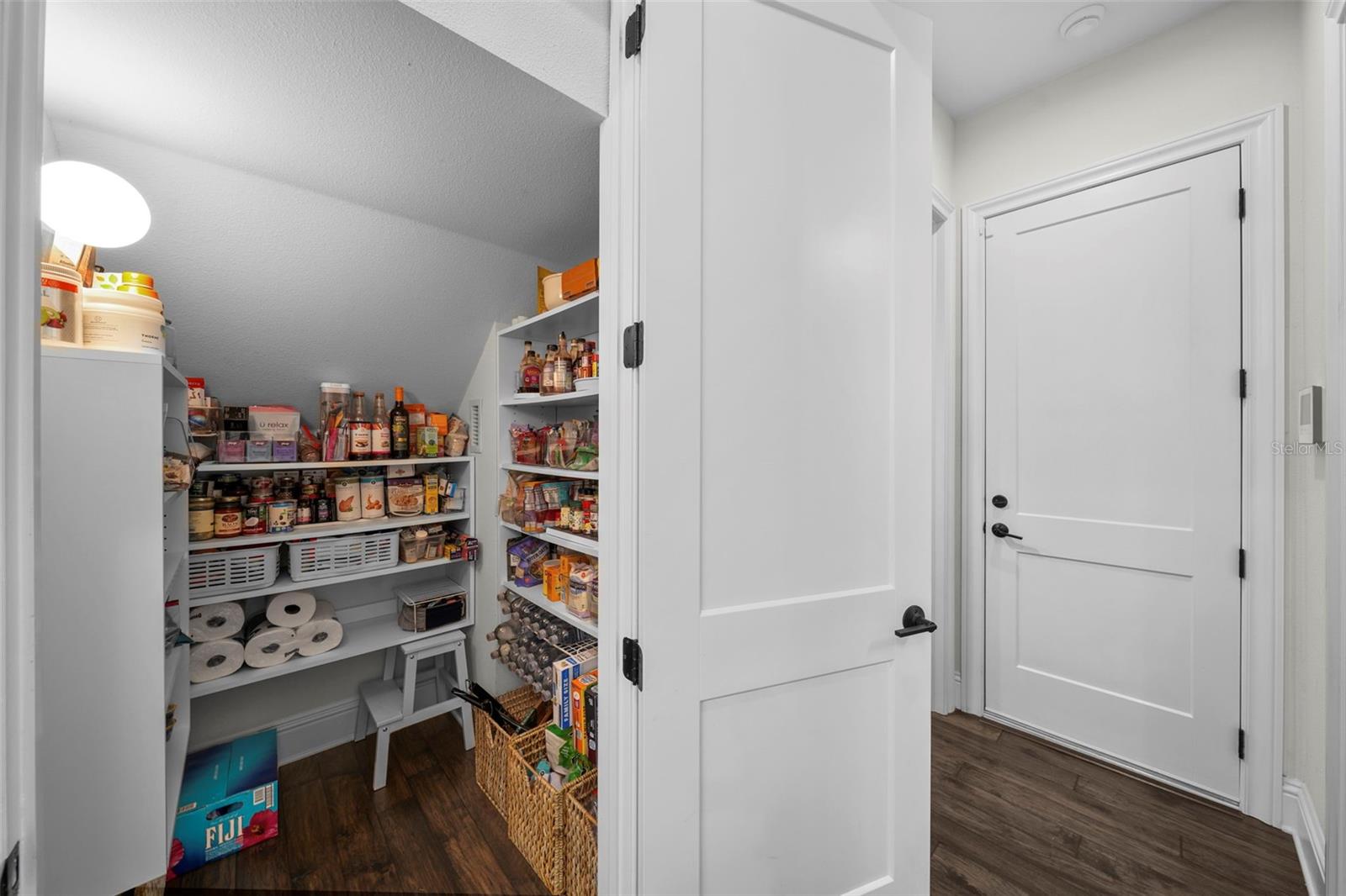 Listing photo id 21 for 4525 Swann Avenue
