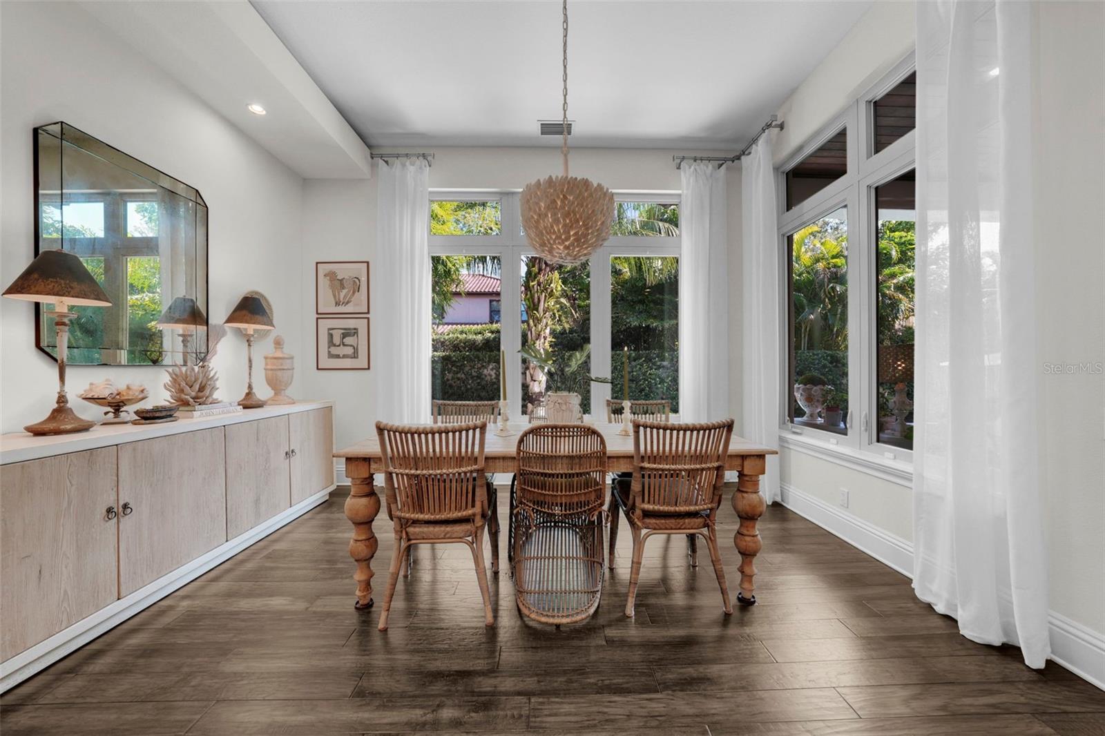 Listing photo id 22 for 4525 Swann Avenue