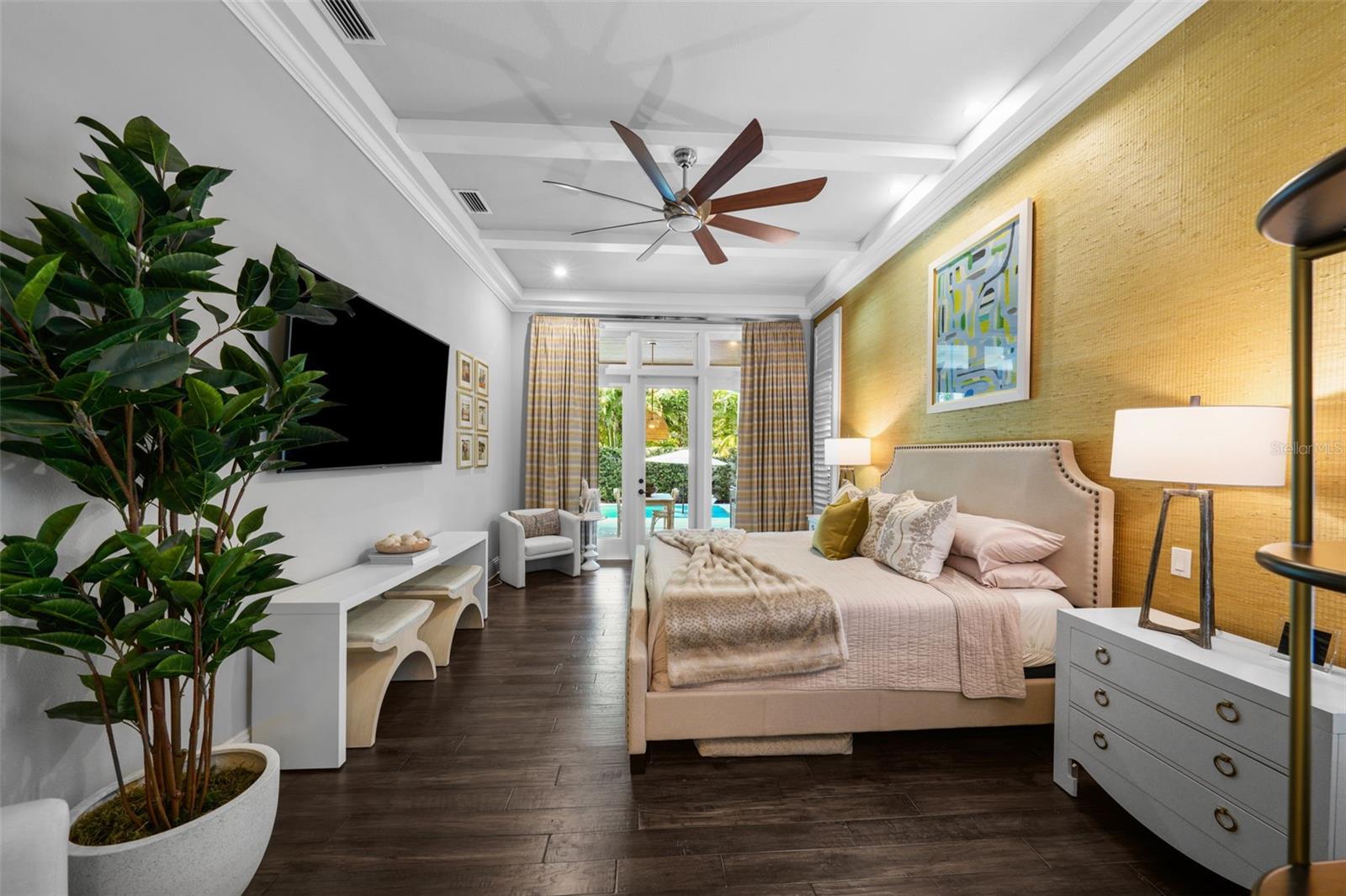 Listing photo id 27 for 4525 Swann Avenue