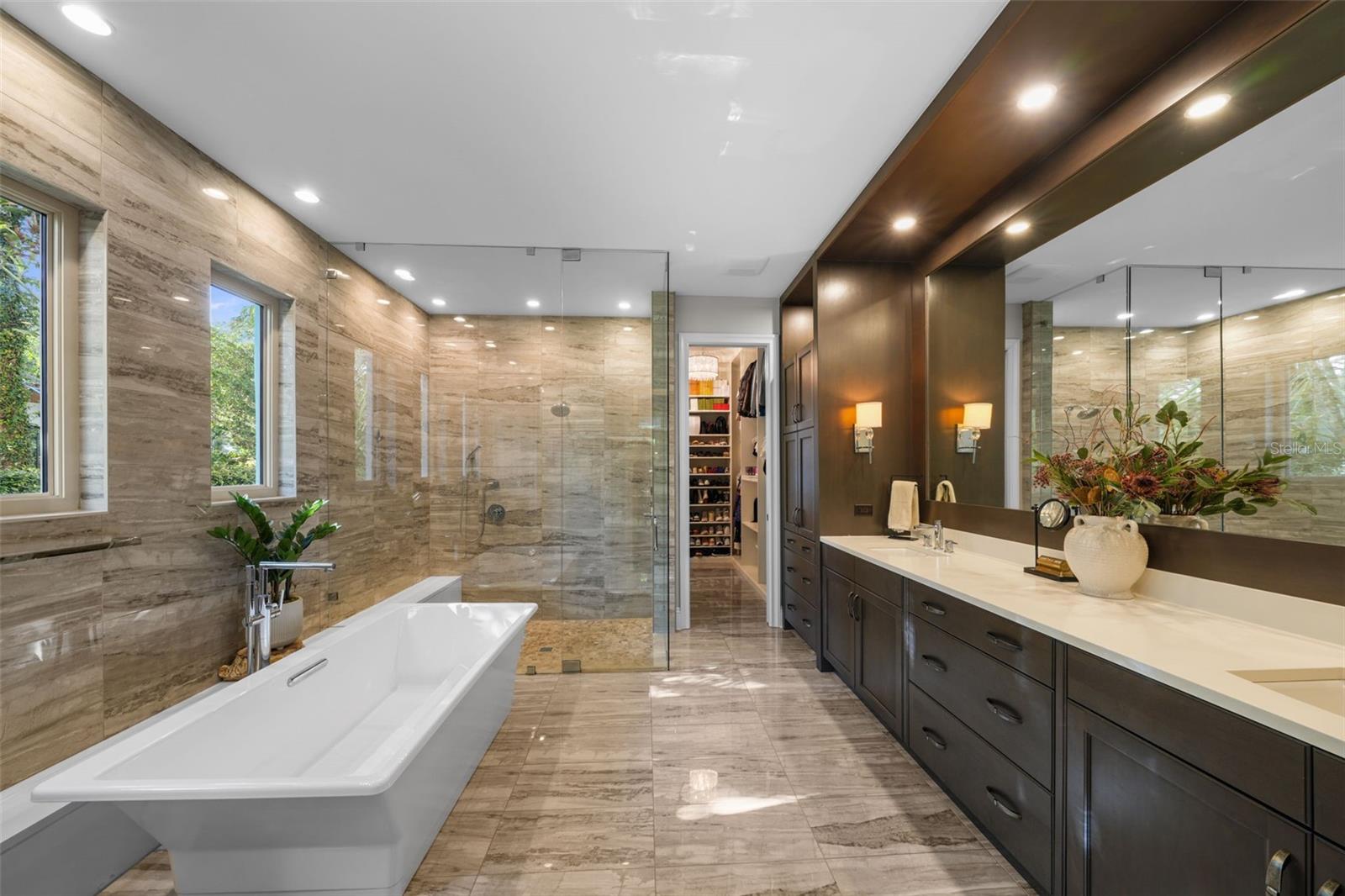 Listing photo id 32 for 4525 Swann Avenue