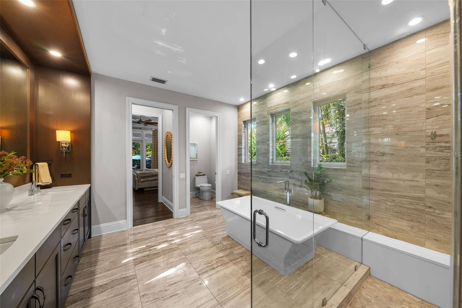 Listing photo id 33 for 4525 Swann Avenue