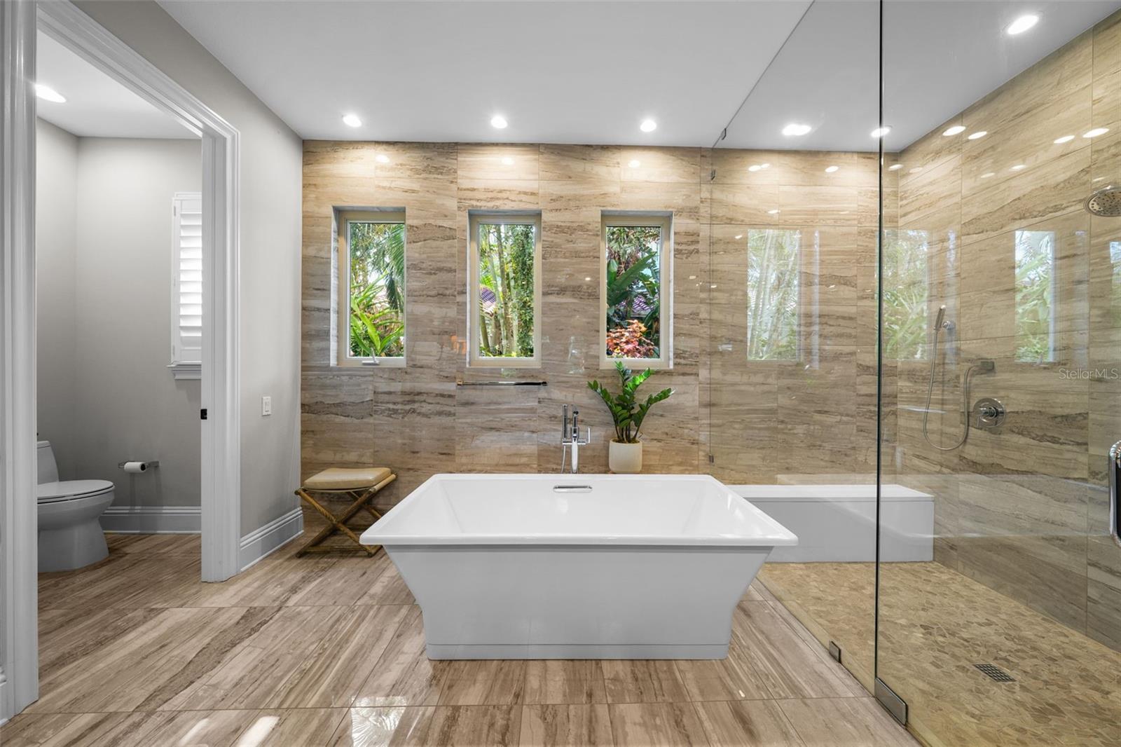 Listing photo id 35 for 4525 Swann Avenue