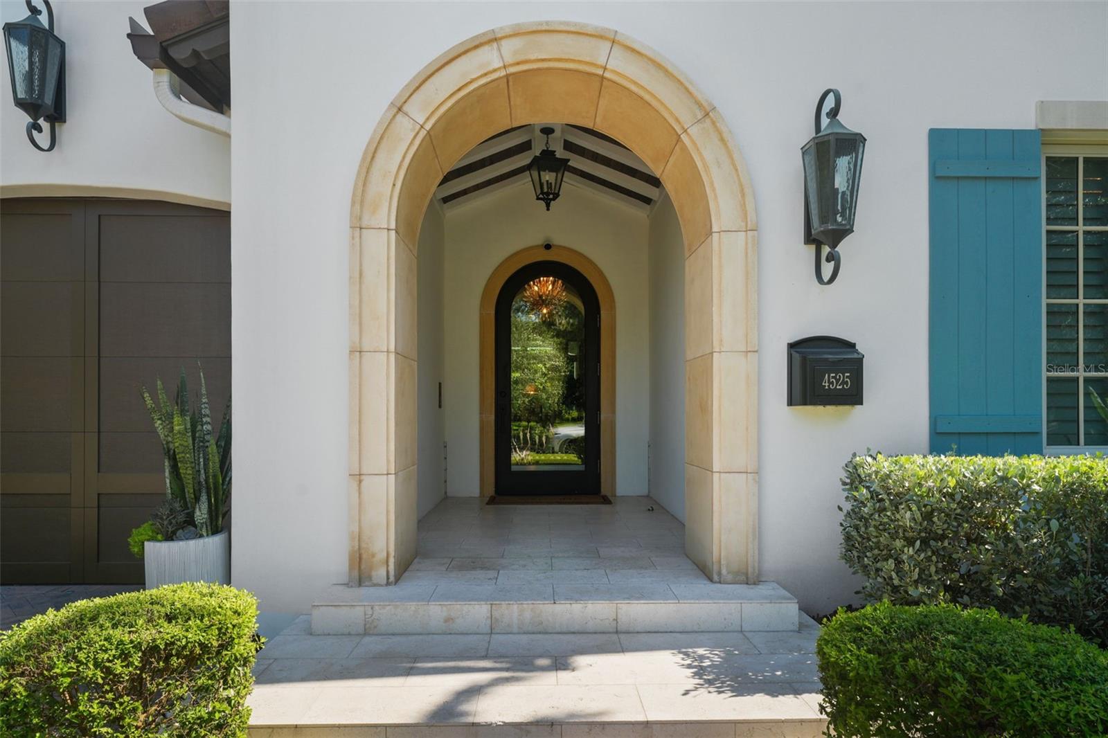 Listing photo id 2 for 4525 Swann Avenue