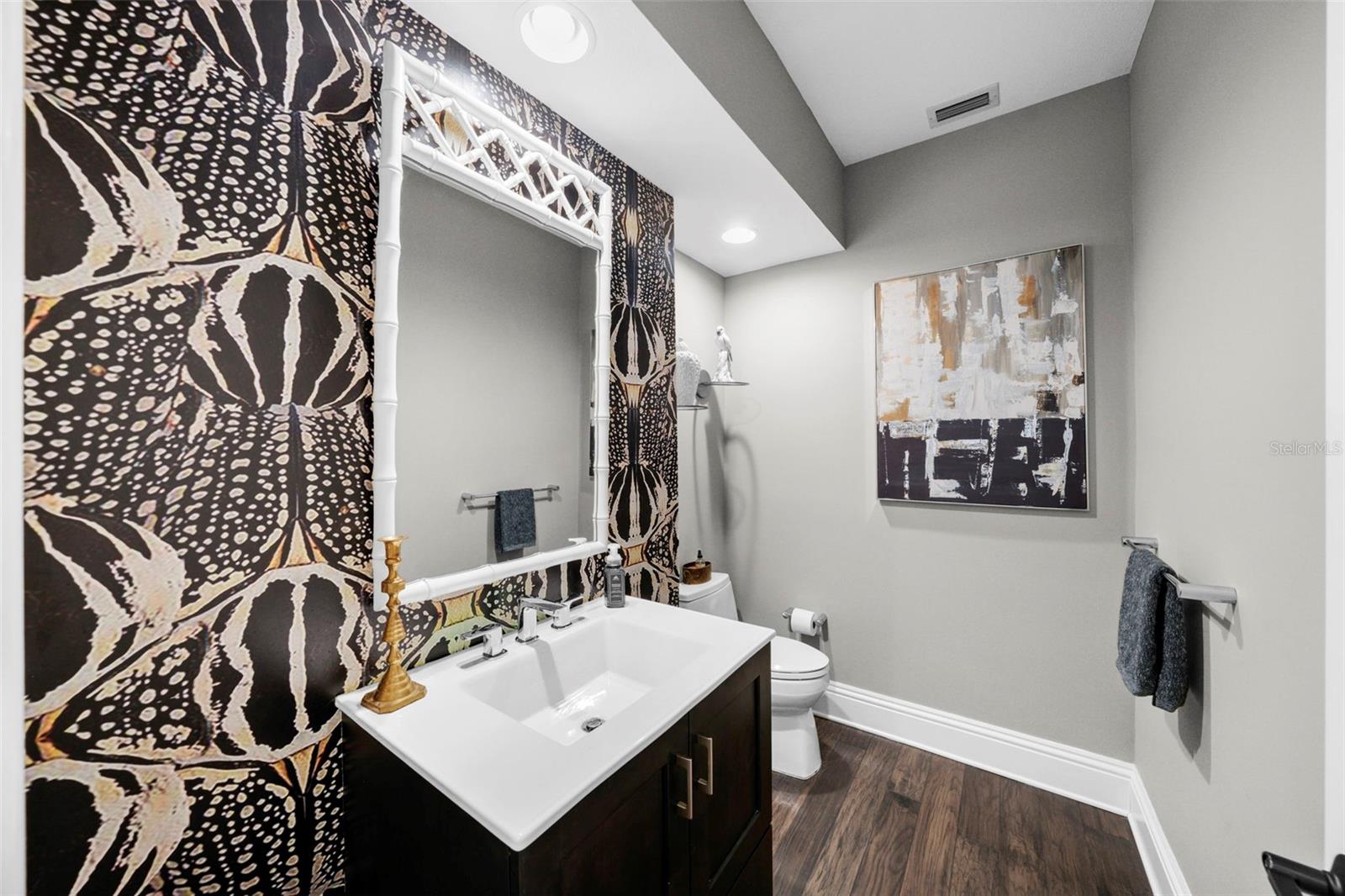Listing photo id 42 for 4525 Swann Avenue