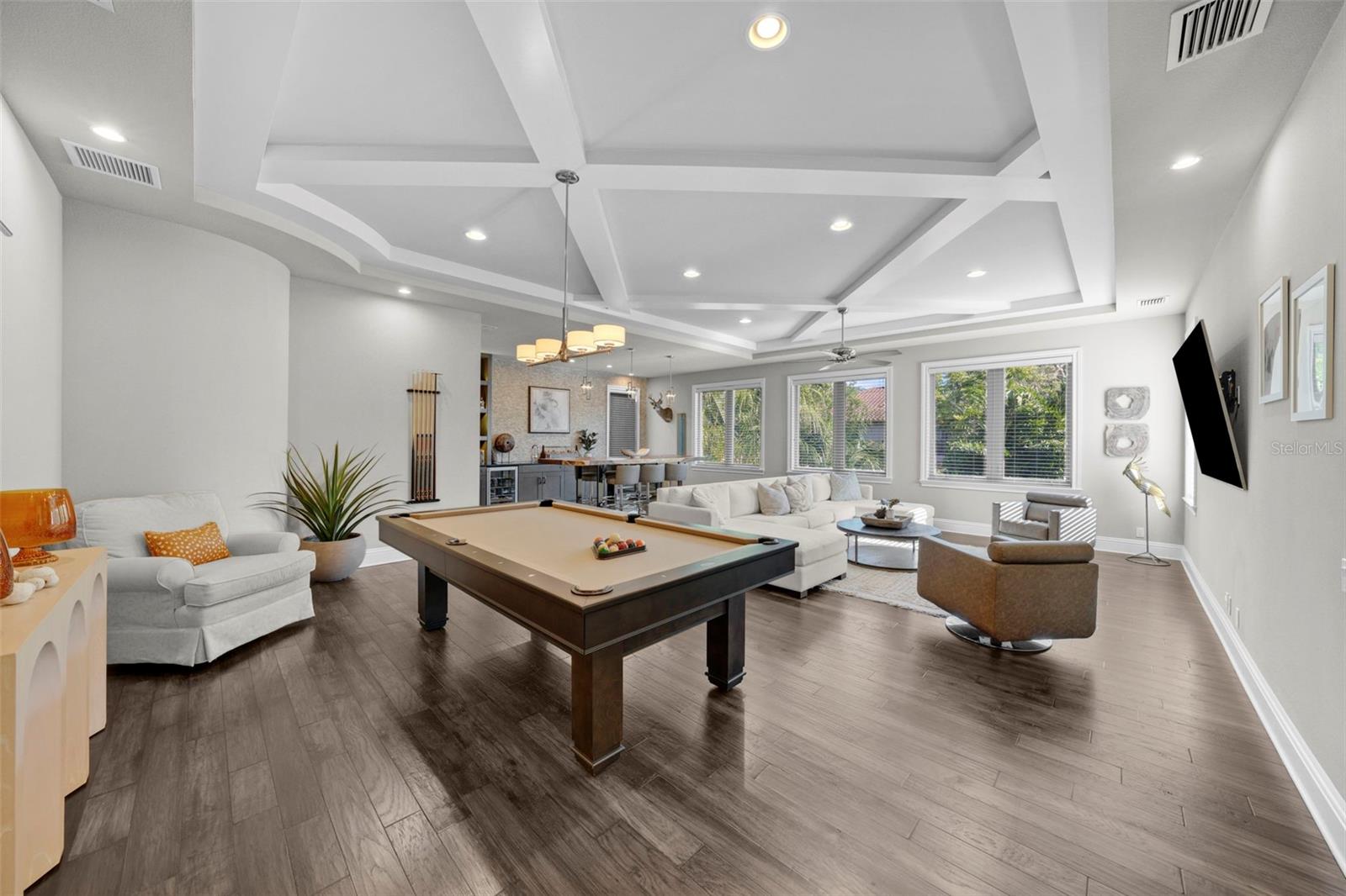Listing photo id 51 for 4525 Swann Avenue