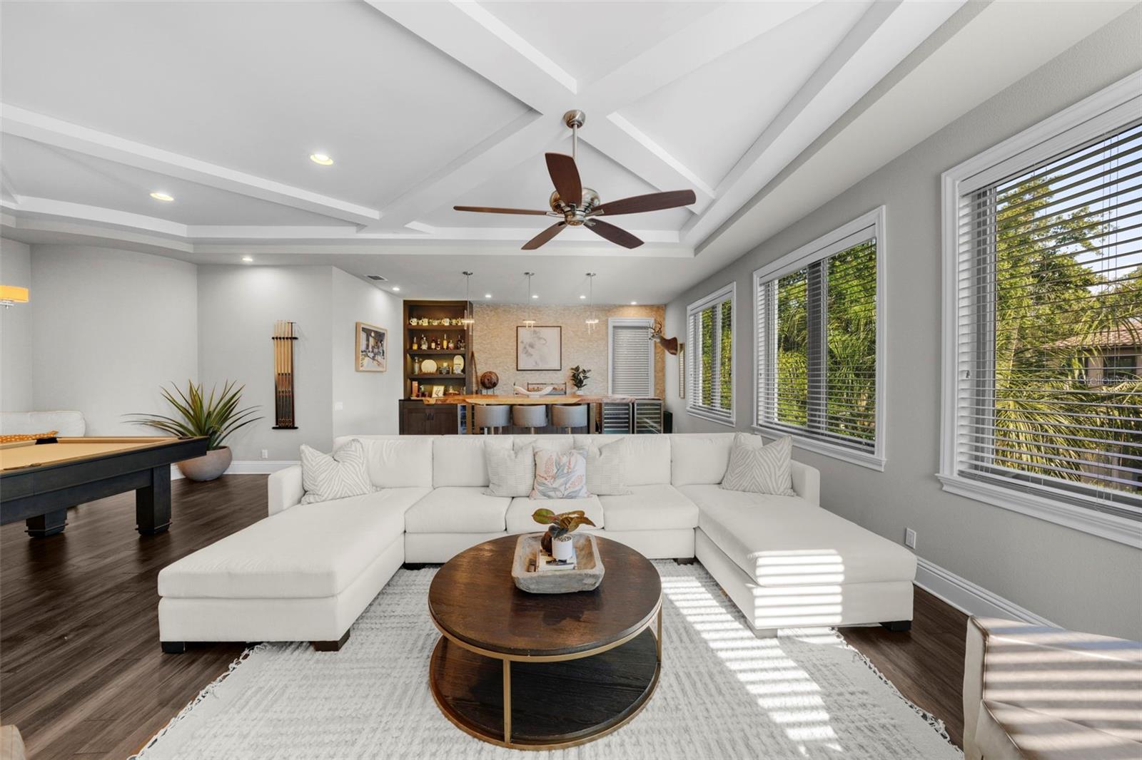 Listing photo id 52 for 4525 Swann Avenue