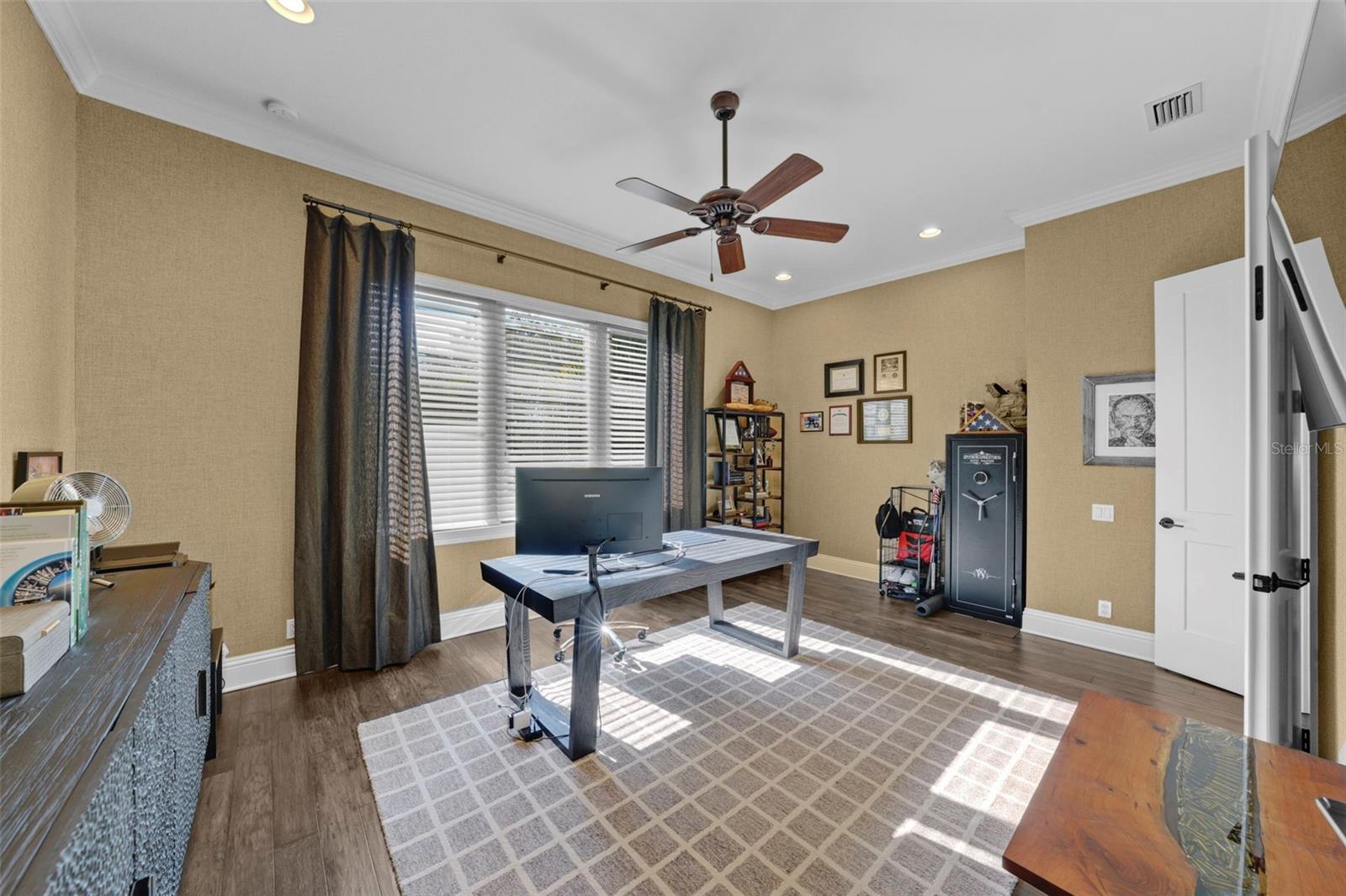 Listing photo id 58 for 4525 Swann Avenue