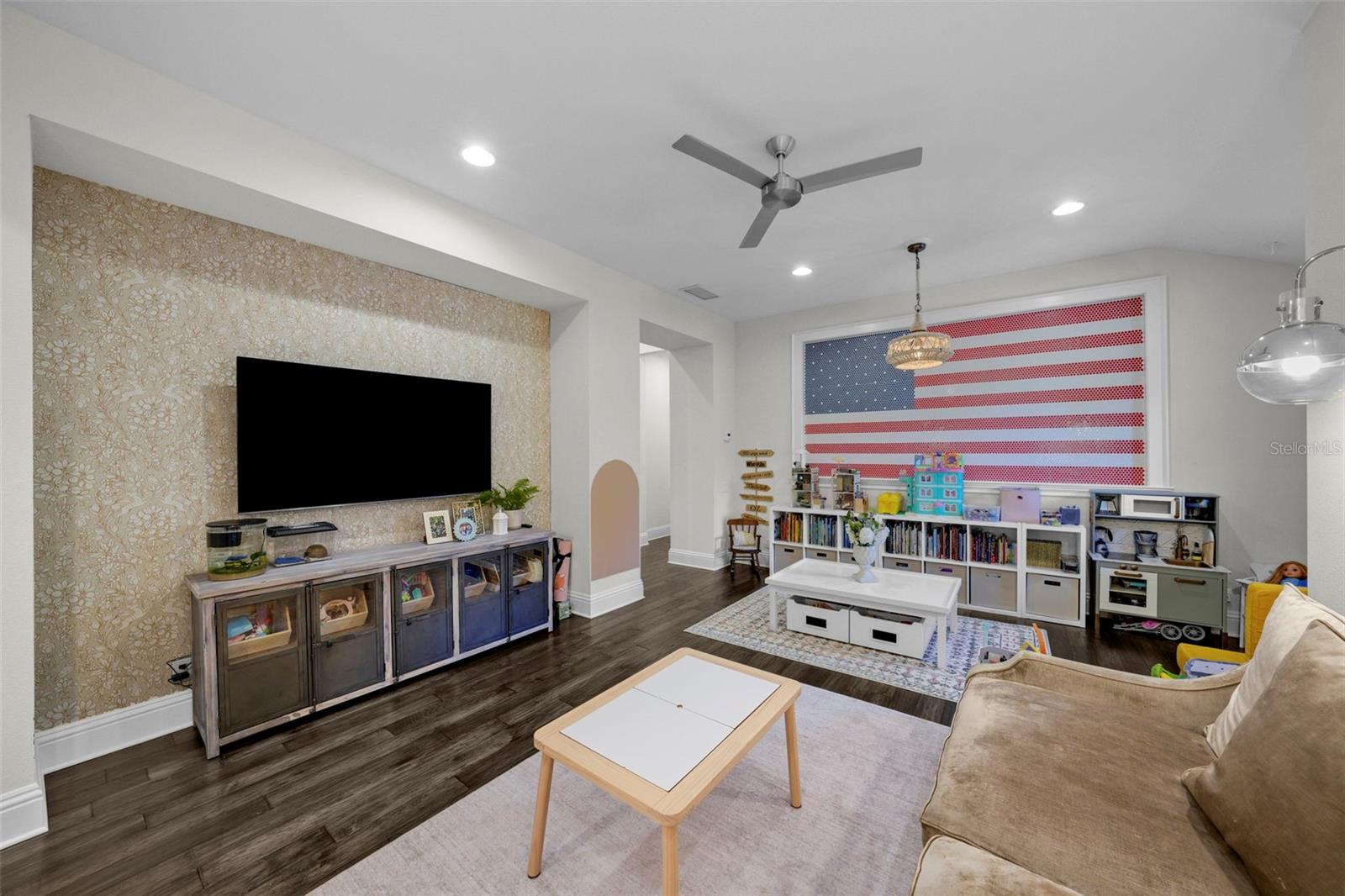 Listing photo id 64 for 4525 Swann Avenue
