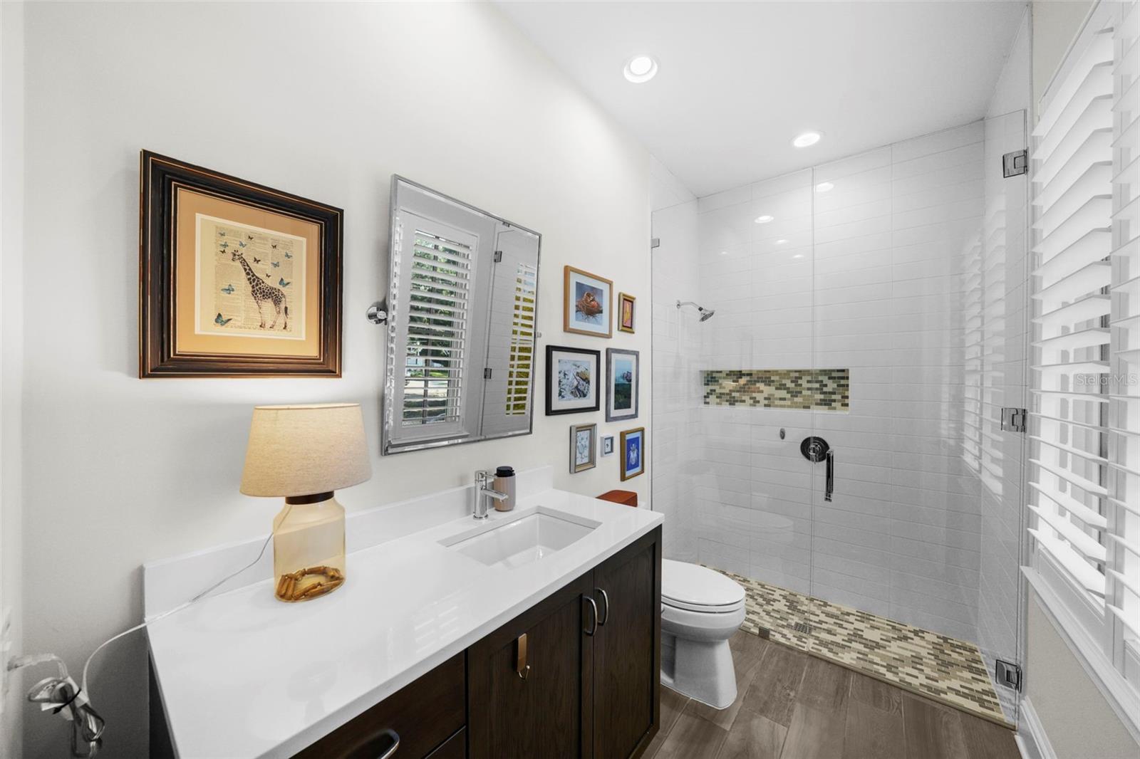 Listing photo id 67 for 4525 Swann Avenue