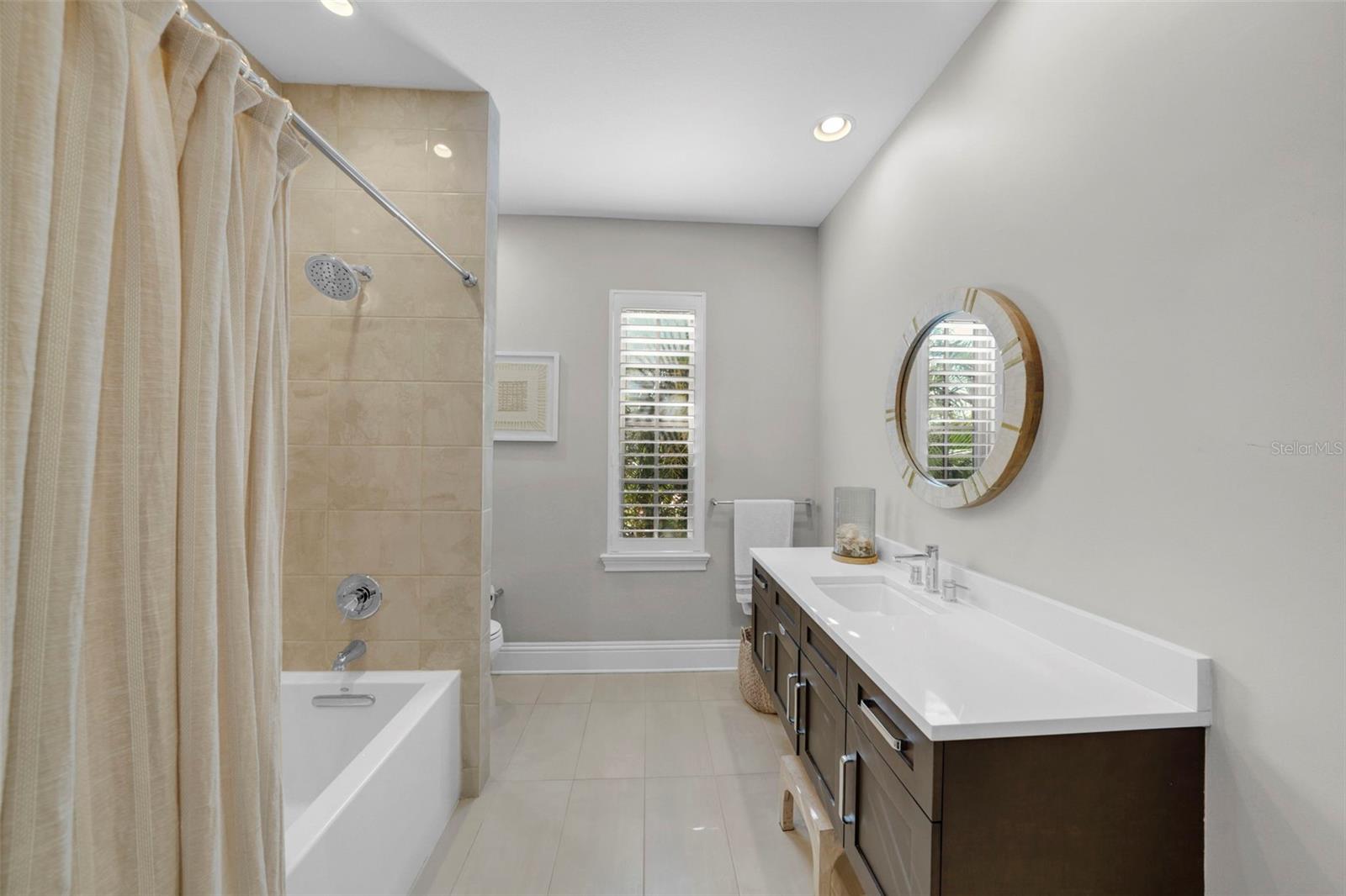 Listing photo id 73 for 4525 Swann Avenue