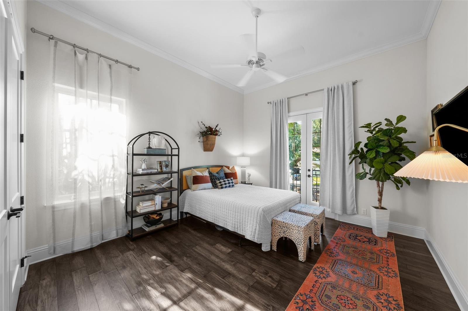 Listing photo id 75 for 4525 Swann Avenue