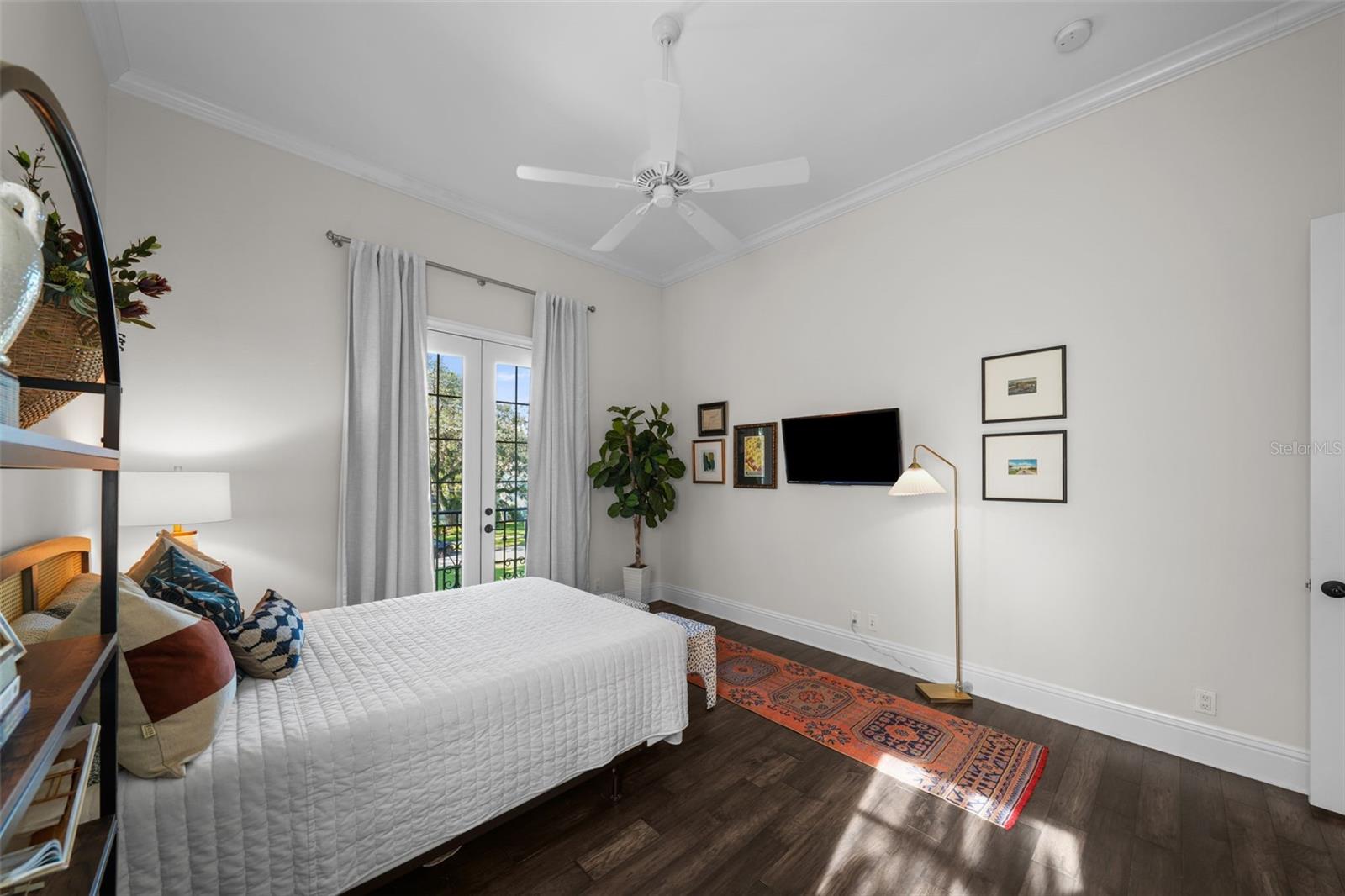 Listing photo id 76 for 4525 Swann Avenue