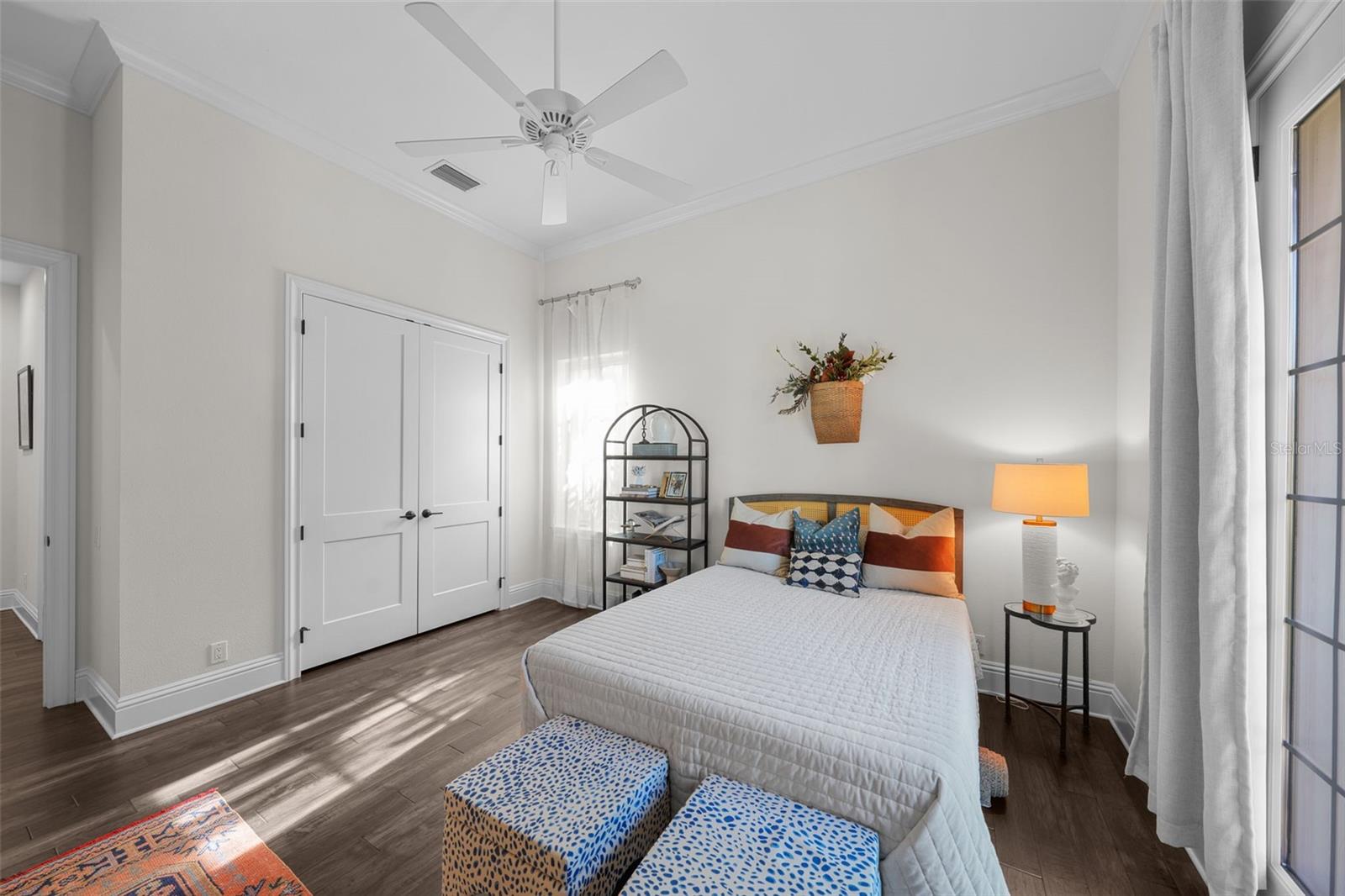 Listing photo id 77 for 4525 Swann Avenue